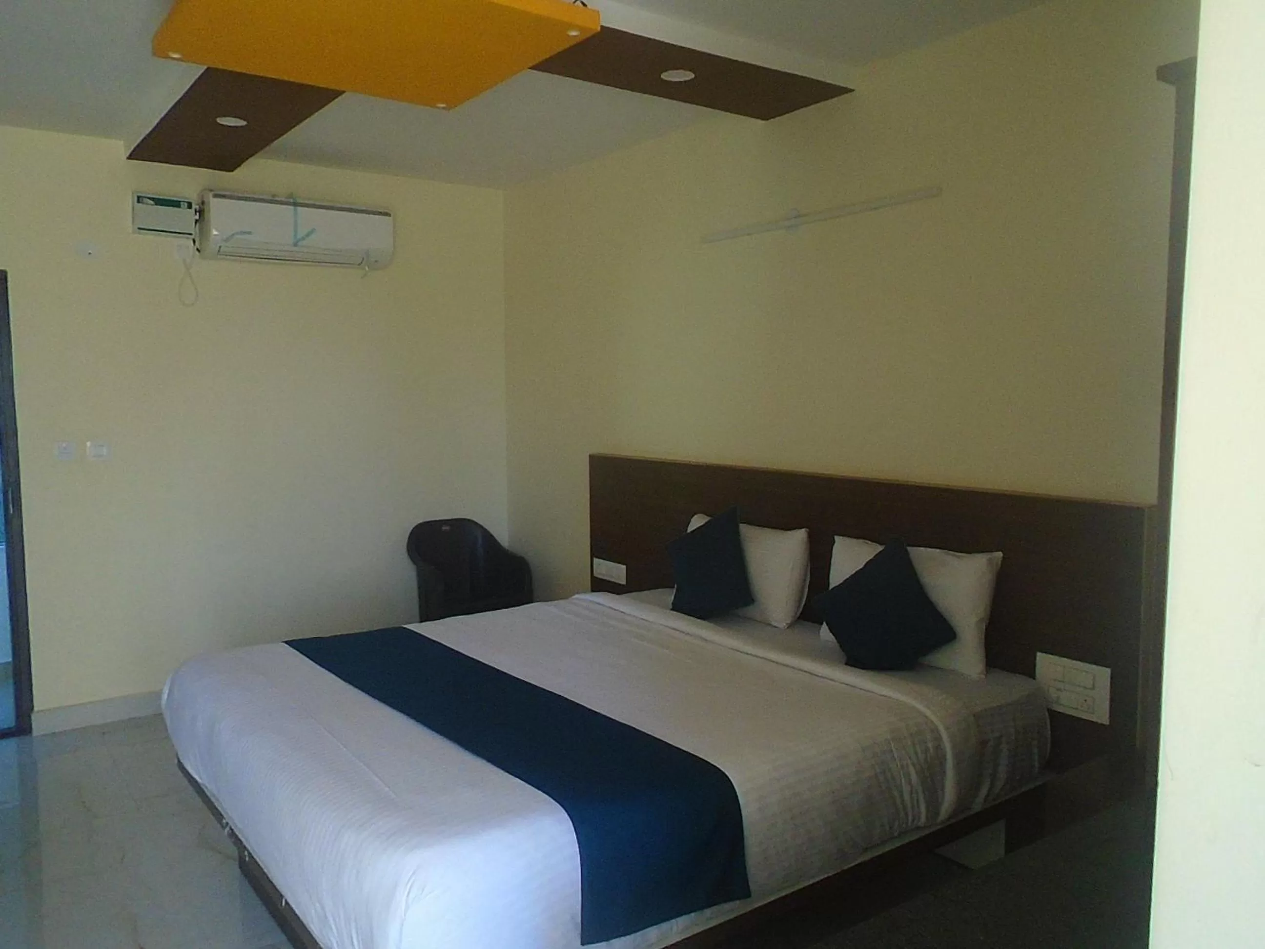 Bedroom, Bed in SV Dreamstay near Kempegowda International Airport