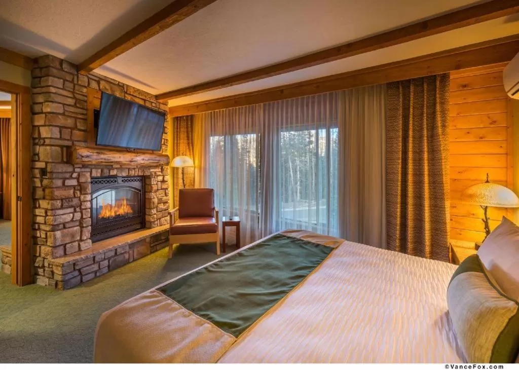 King Suite with Sofa Bed and Whirlpool - Non Smoking in Brian Head Lodge