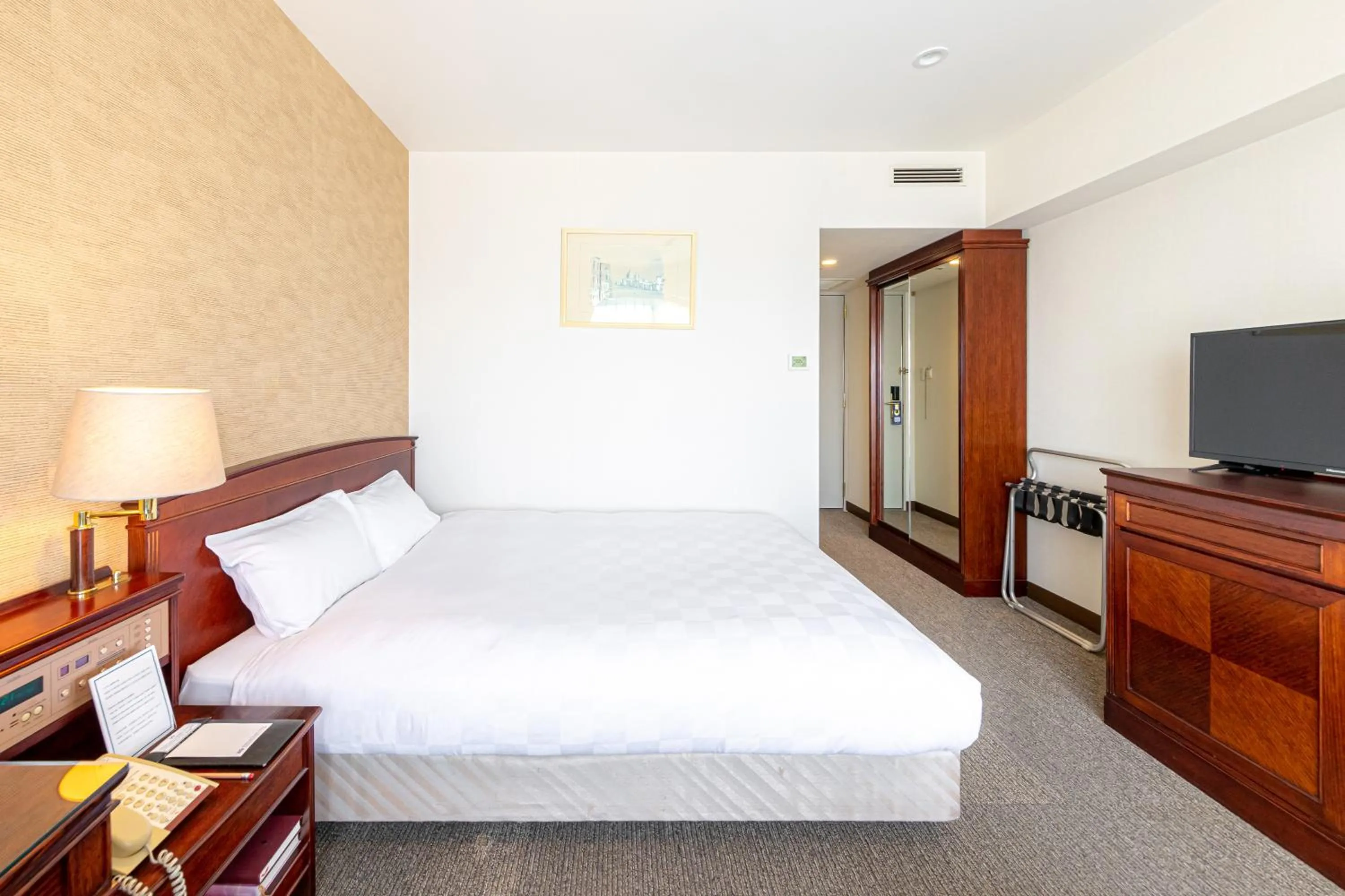 Bed in Bellevue Garden Hotel Kansai International Airport