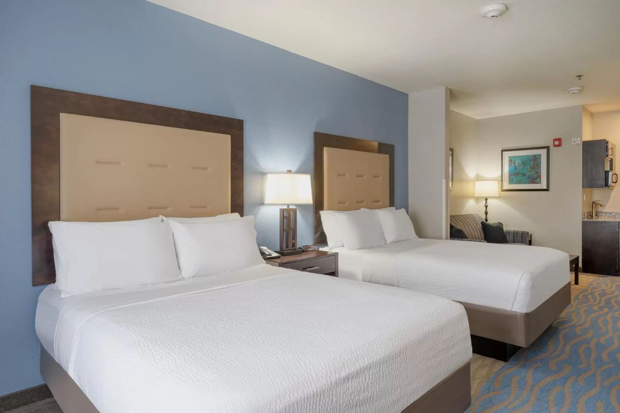 Photo of the whole room, Bed in Holiday Inn Express and Suites Edwardsville by IHG