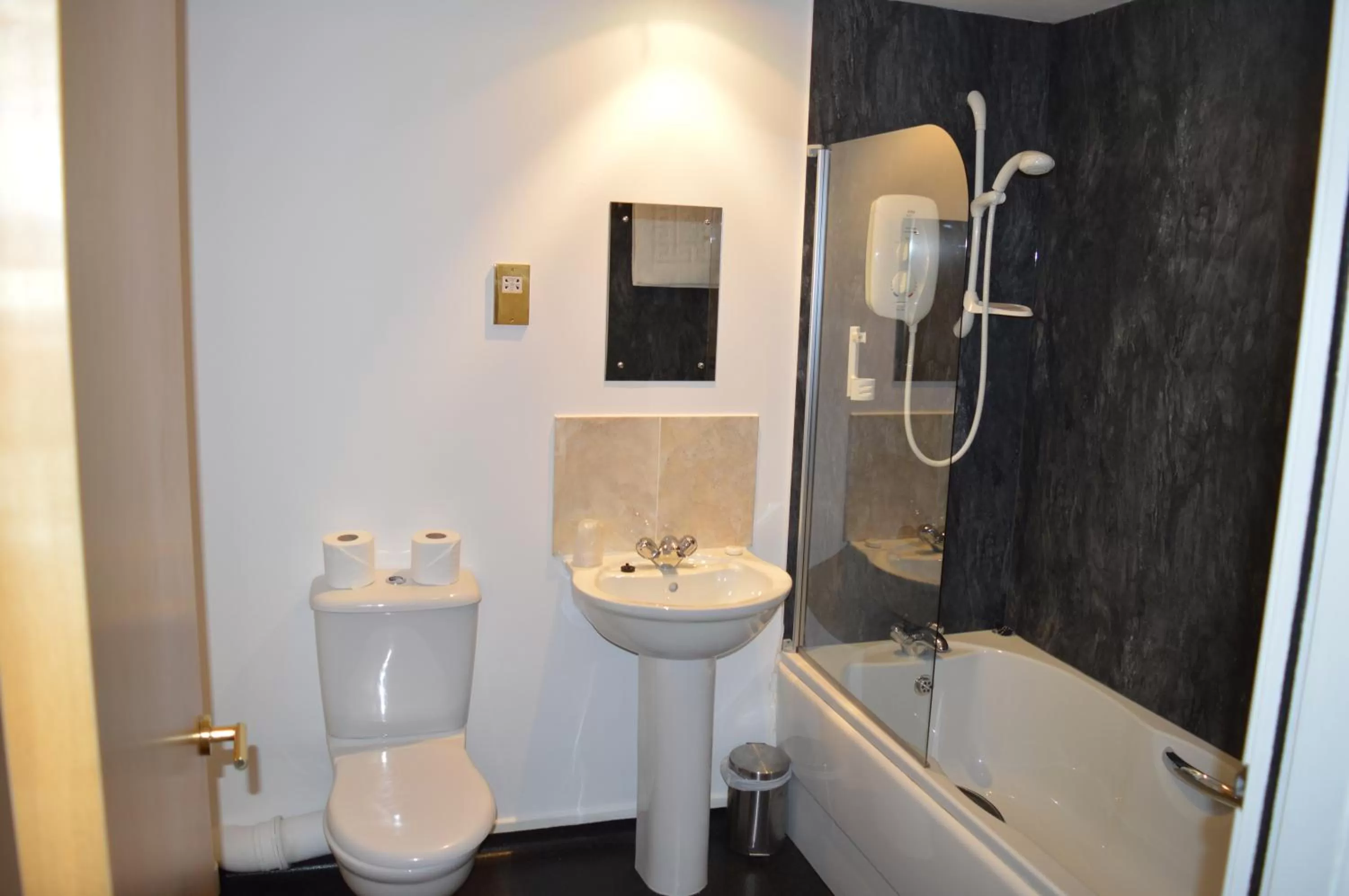 Twin Room in Airlie Arms Hotel