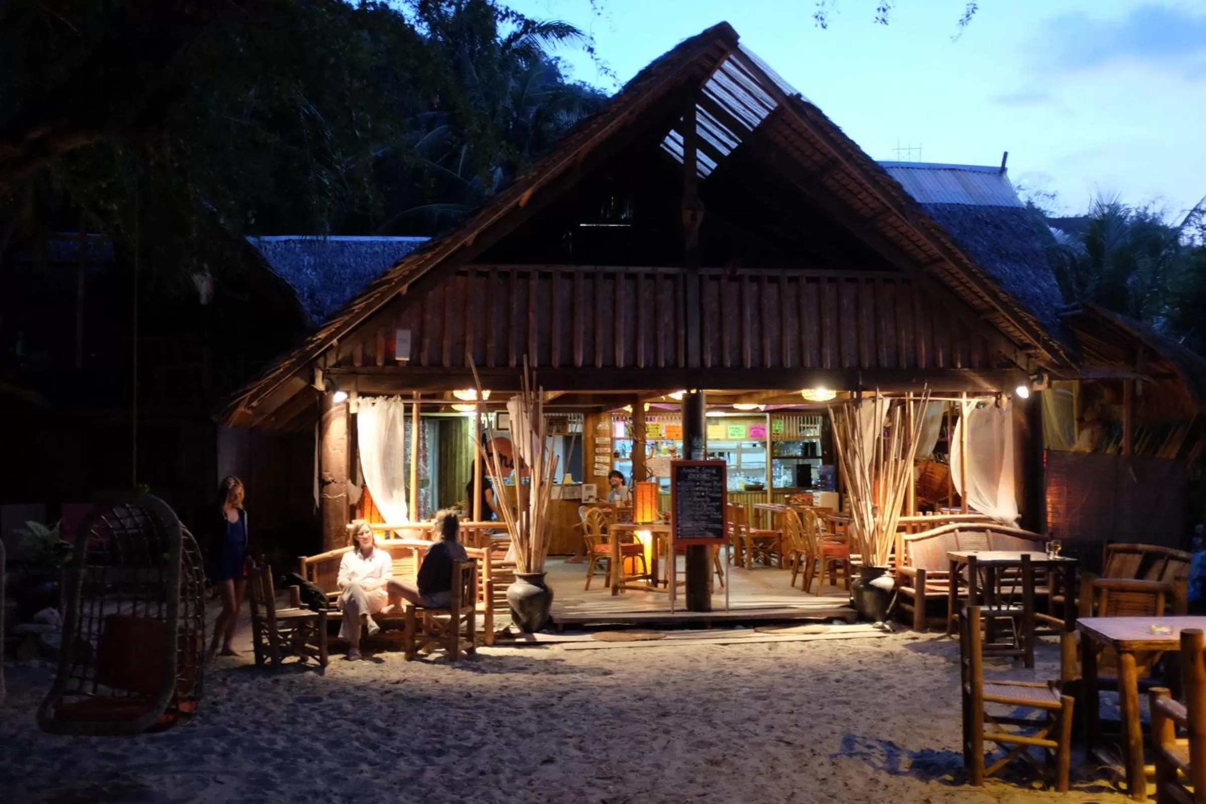 Restaurant/places to eat in Amami Beach Resort