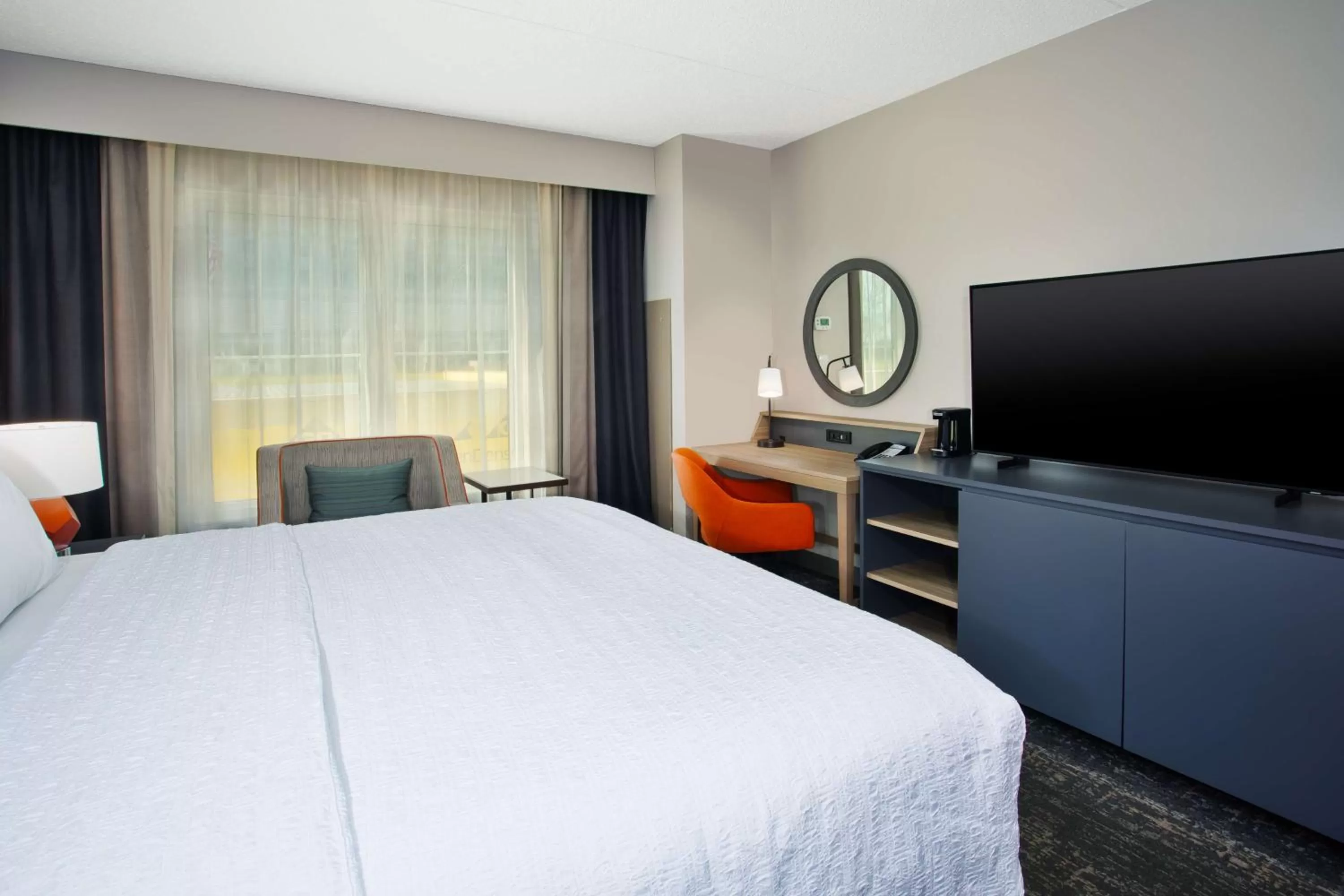 King Room in Hampton Inn & Suites By Hilton- Newark Airport Elizabeth