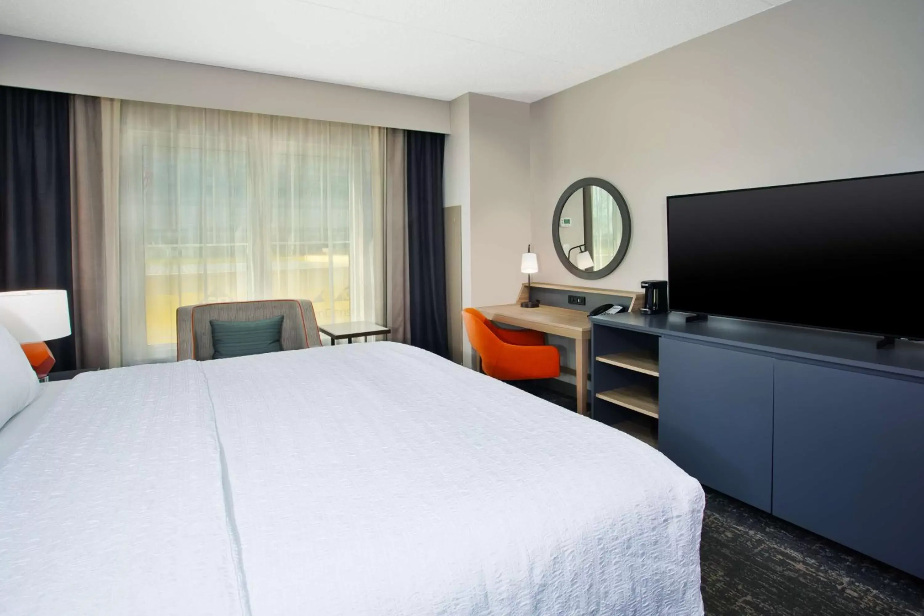 King Room in Hampton Inn & Suites By Hilton- Newark Airport Elizabeth King Room in Hampton Inn & Suites By Hilton- Newark Airport Elizabeth