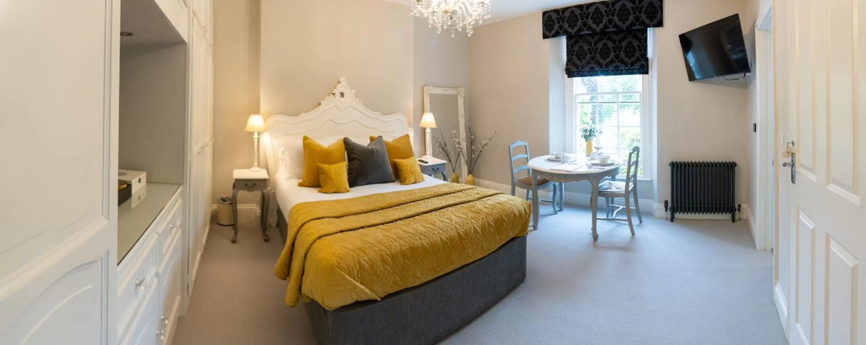 Bed in Apple Tree Bed and Breakfast