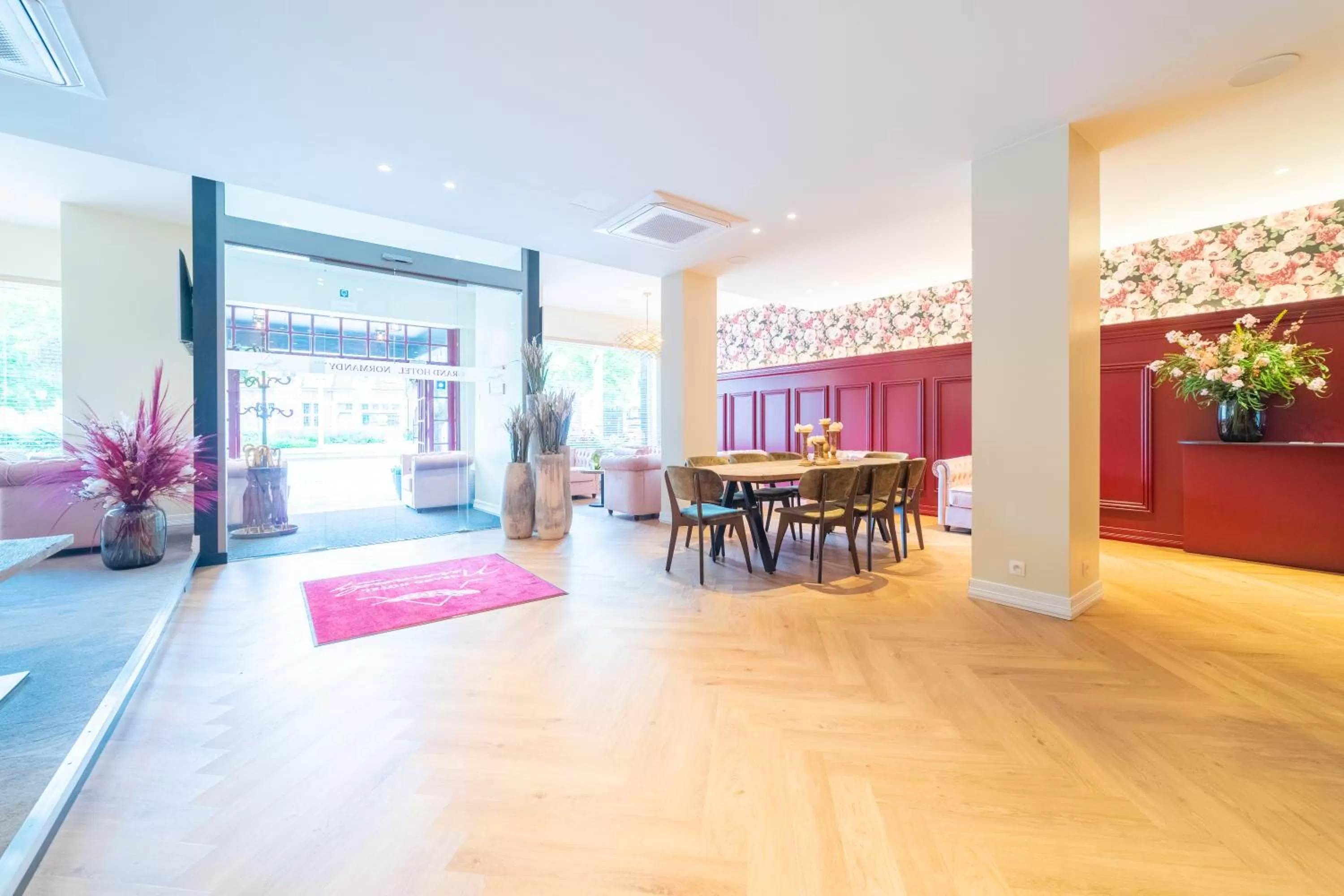 Lobby or reception in Grand Hotel Normandy by CW Hotel Collection