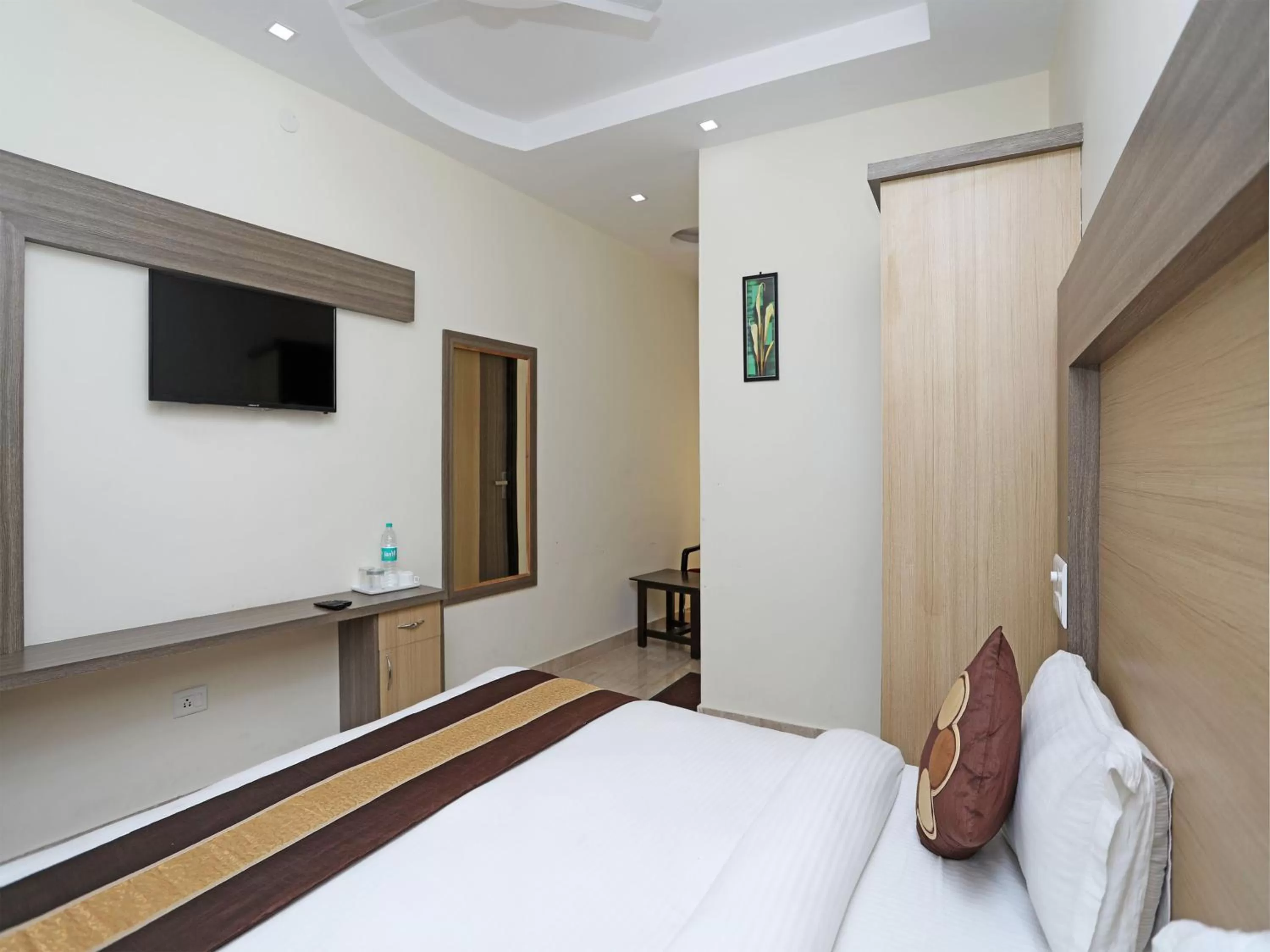 Bedroom, Bed in Hotel KSS Inn