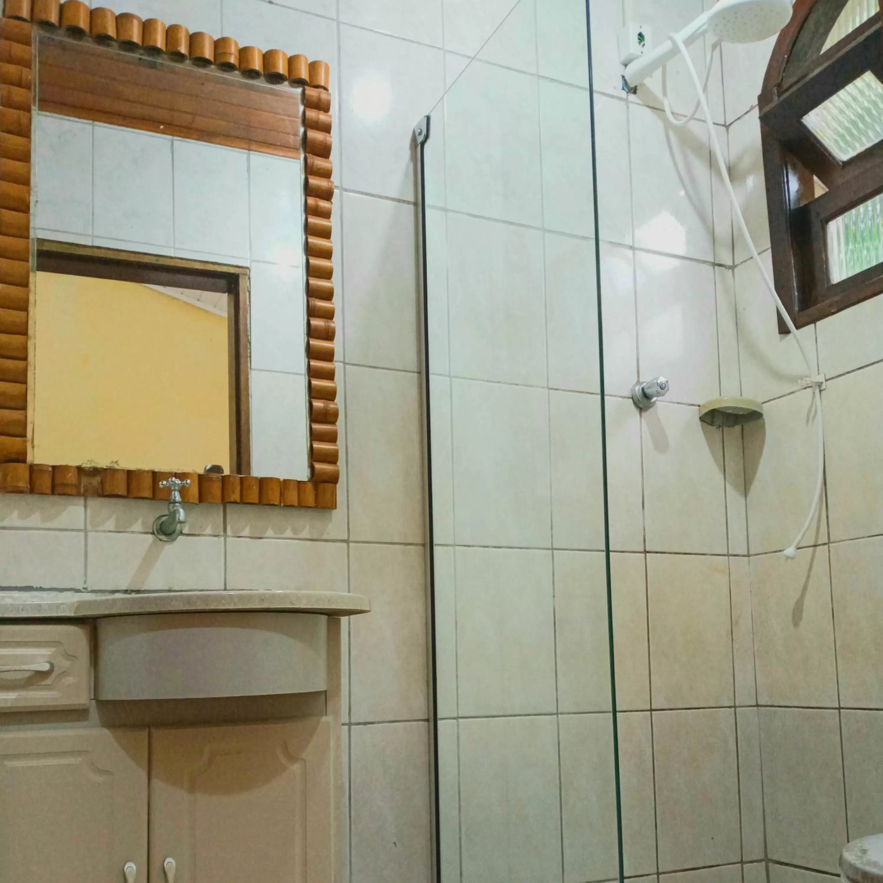 Bathroom in Pousada e Hostel Marthi