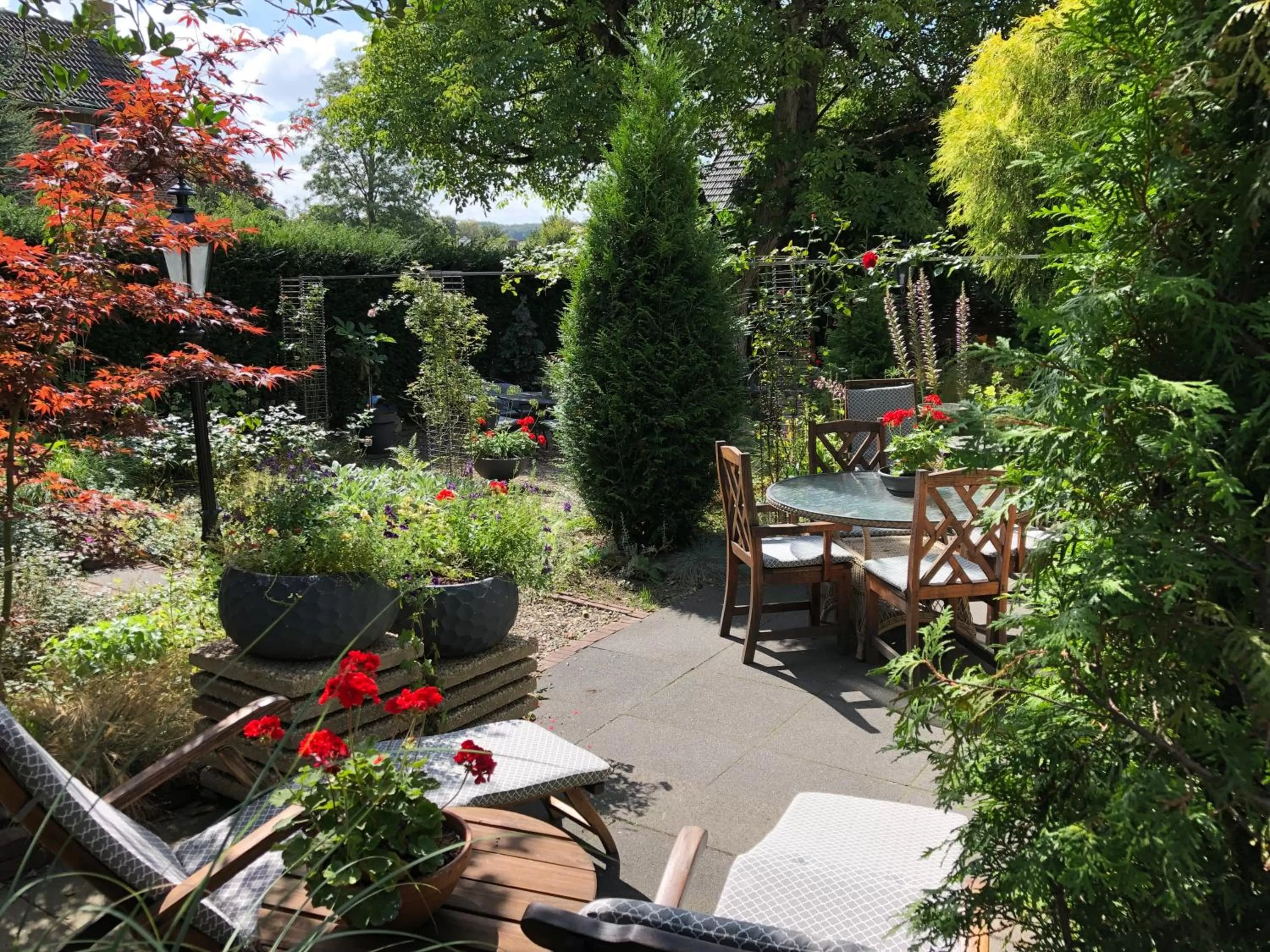 Garden in Walnut Lodge Bed & Breakfast