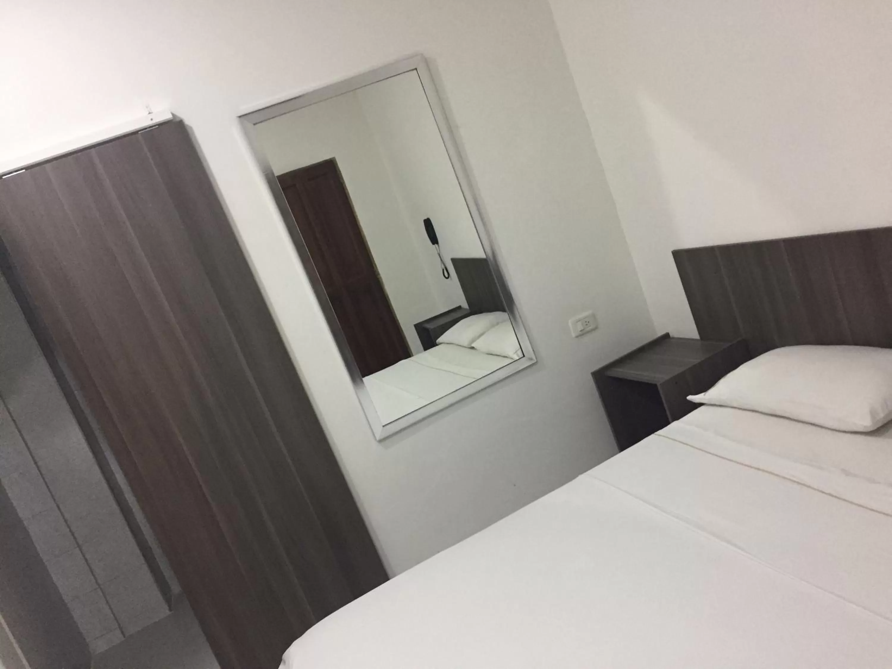 Bedroom, Bed in Hotel 42 Avenida