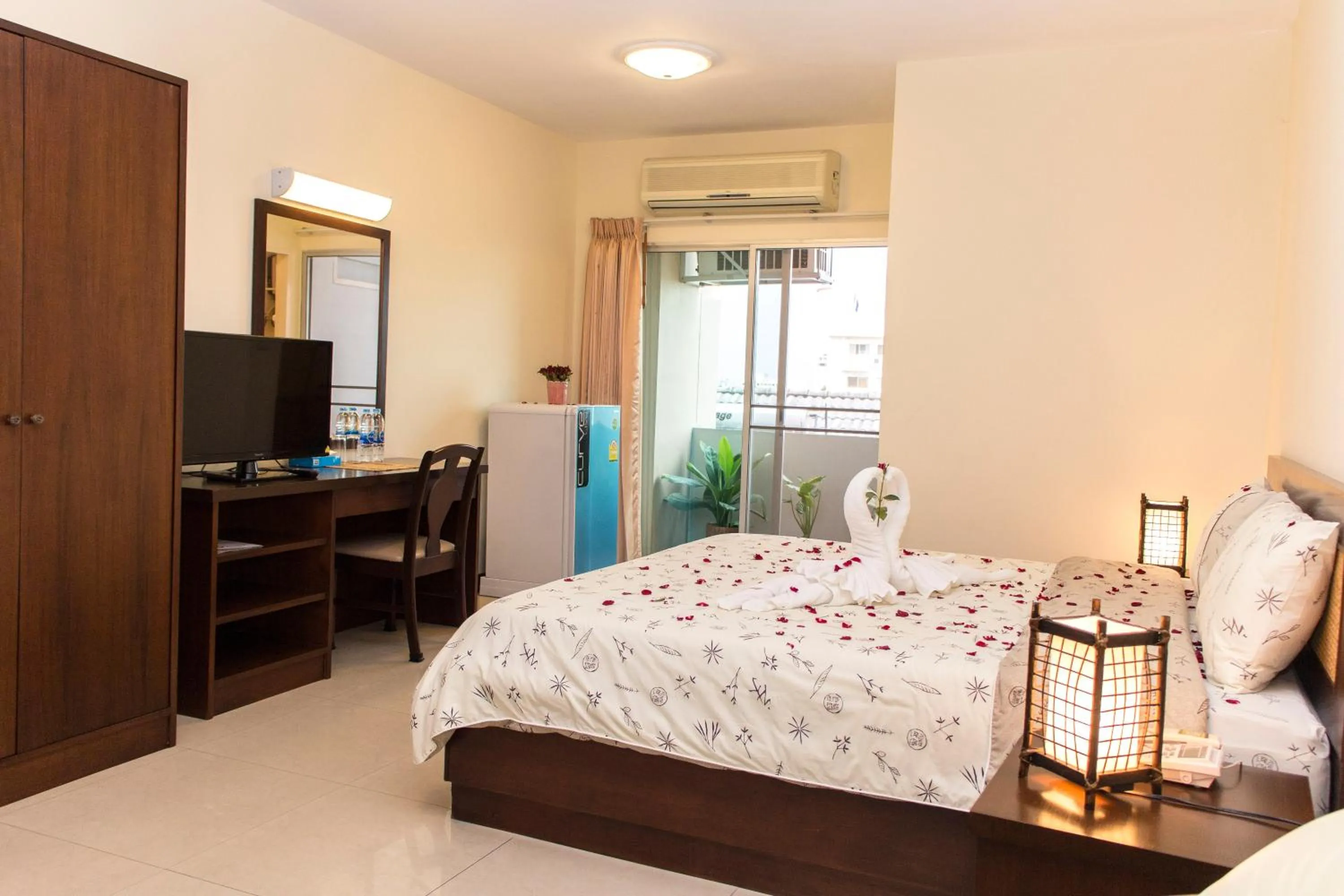 Bedroom, Bed in K.V.Mansion