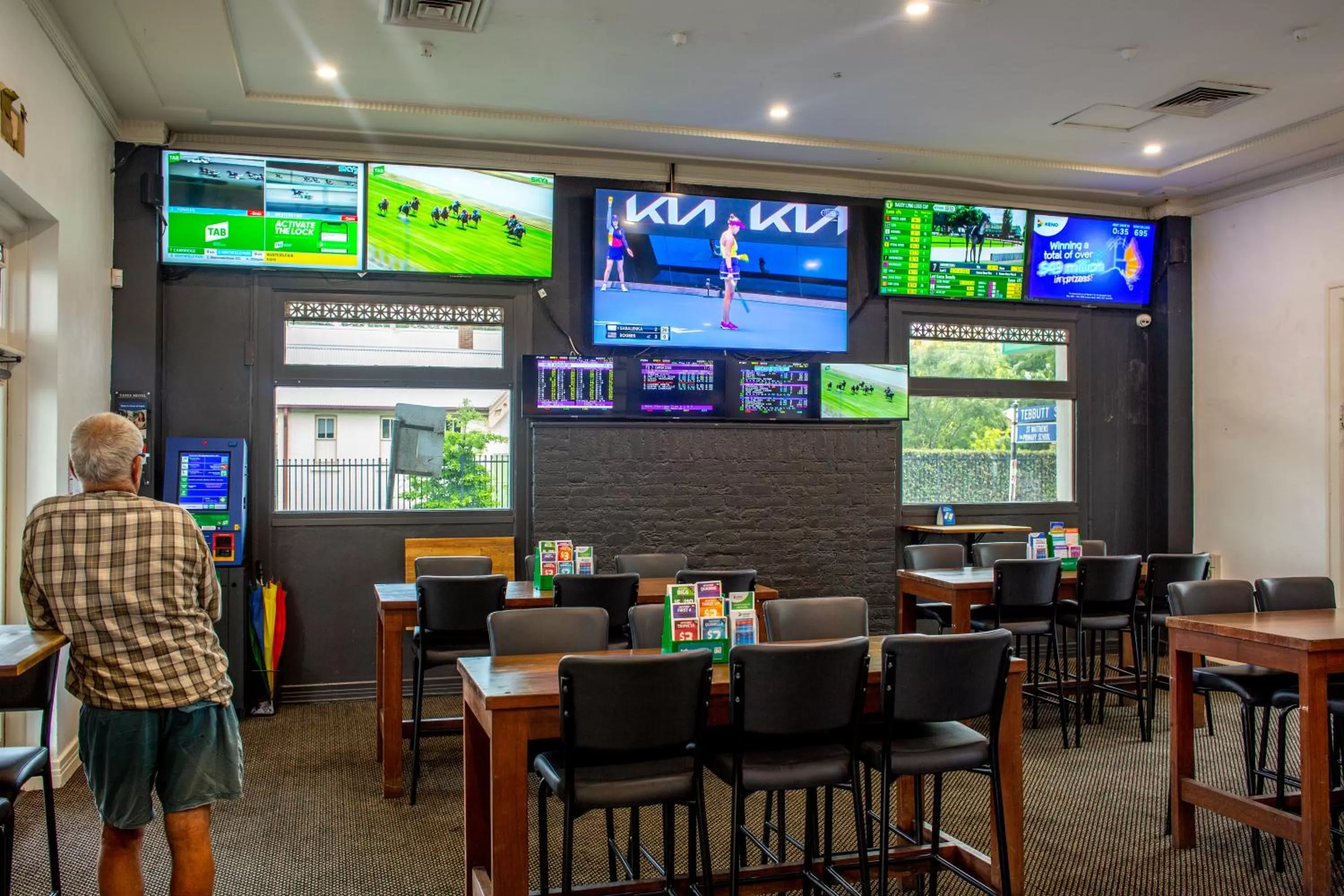 Lounge or bar in Tates Hotel Windsor