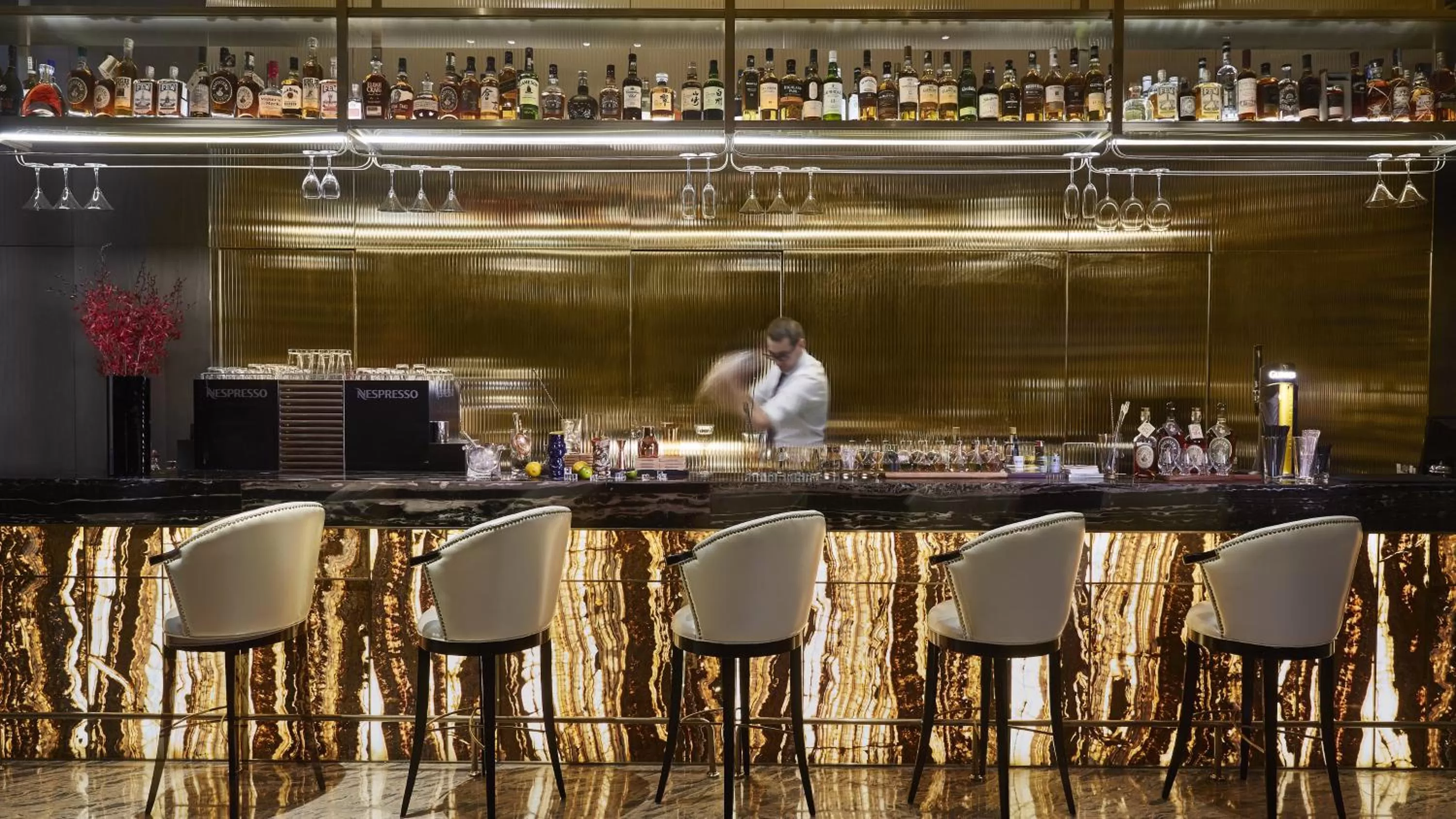 Lounge or bar in InterContinental Shanghai Jing' An by IHG