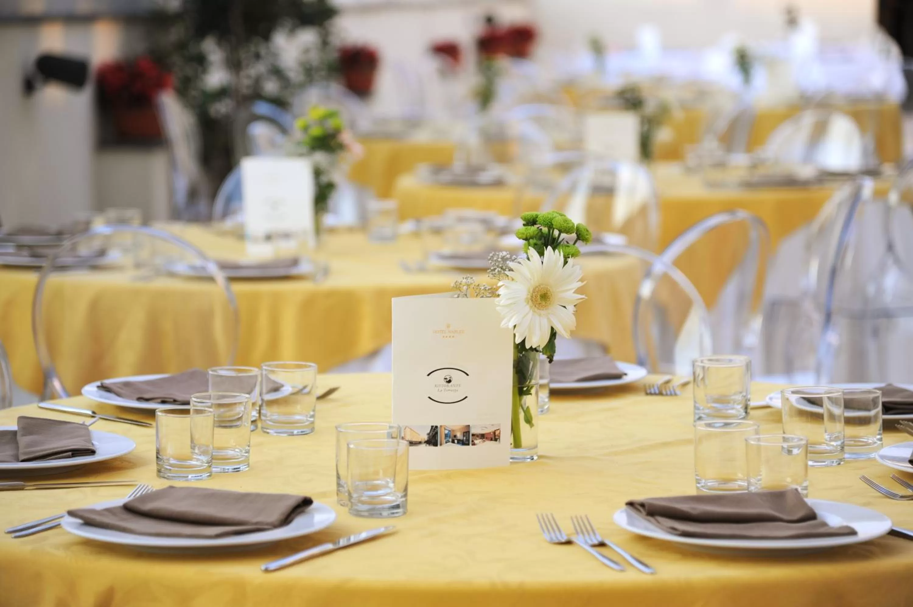 Restaurant/places to eat in Hotel Naples