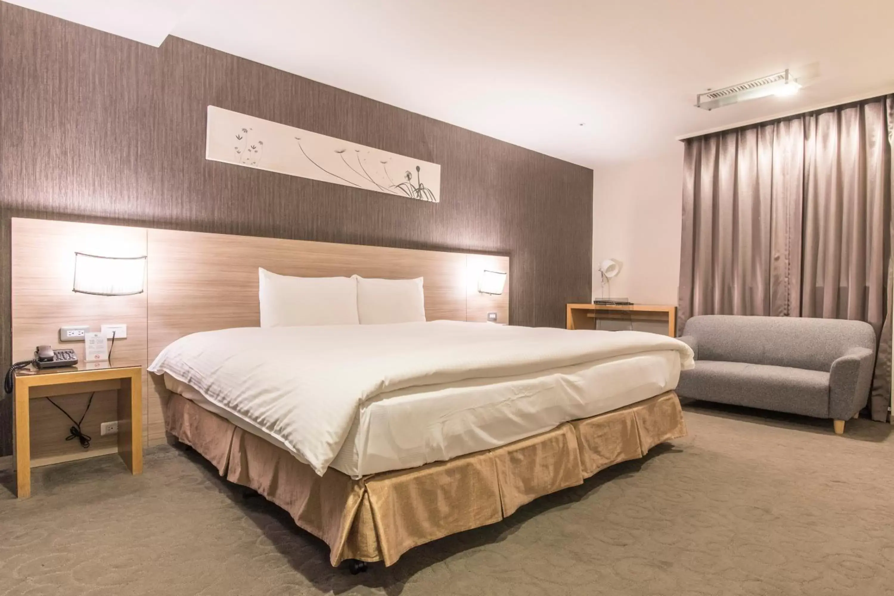 Suite with Bathtub - single occupancy in Beacon Hotel Suite with Bathtub - single occupancy in Beacon Hotel