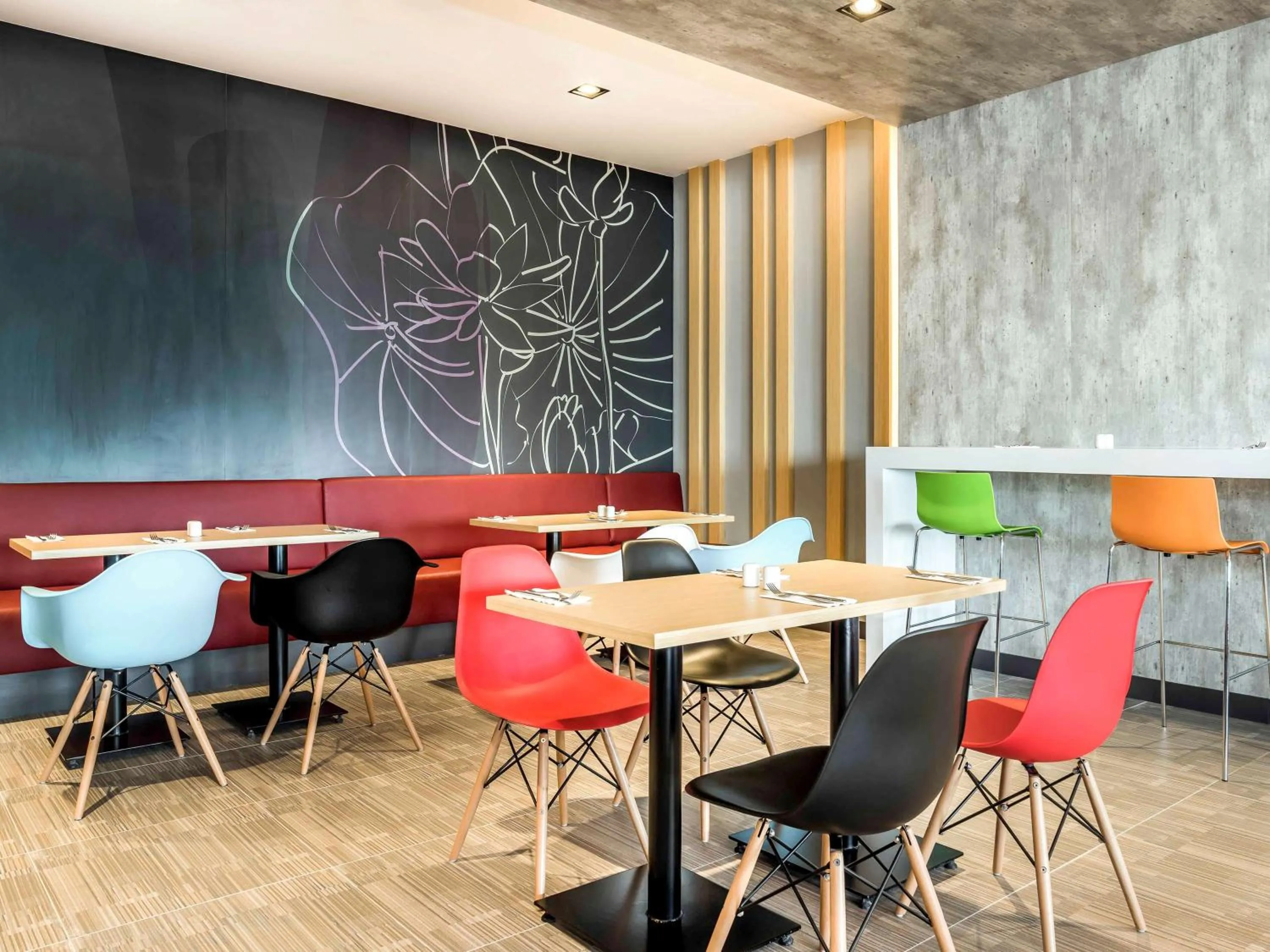 Restaurant/places to eat in ibis Bangkok IMPACT