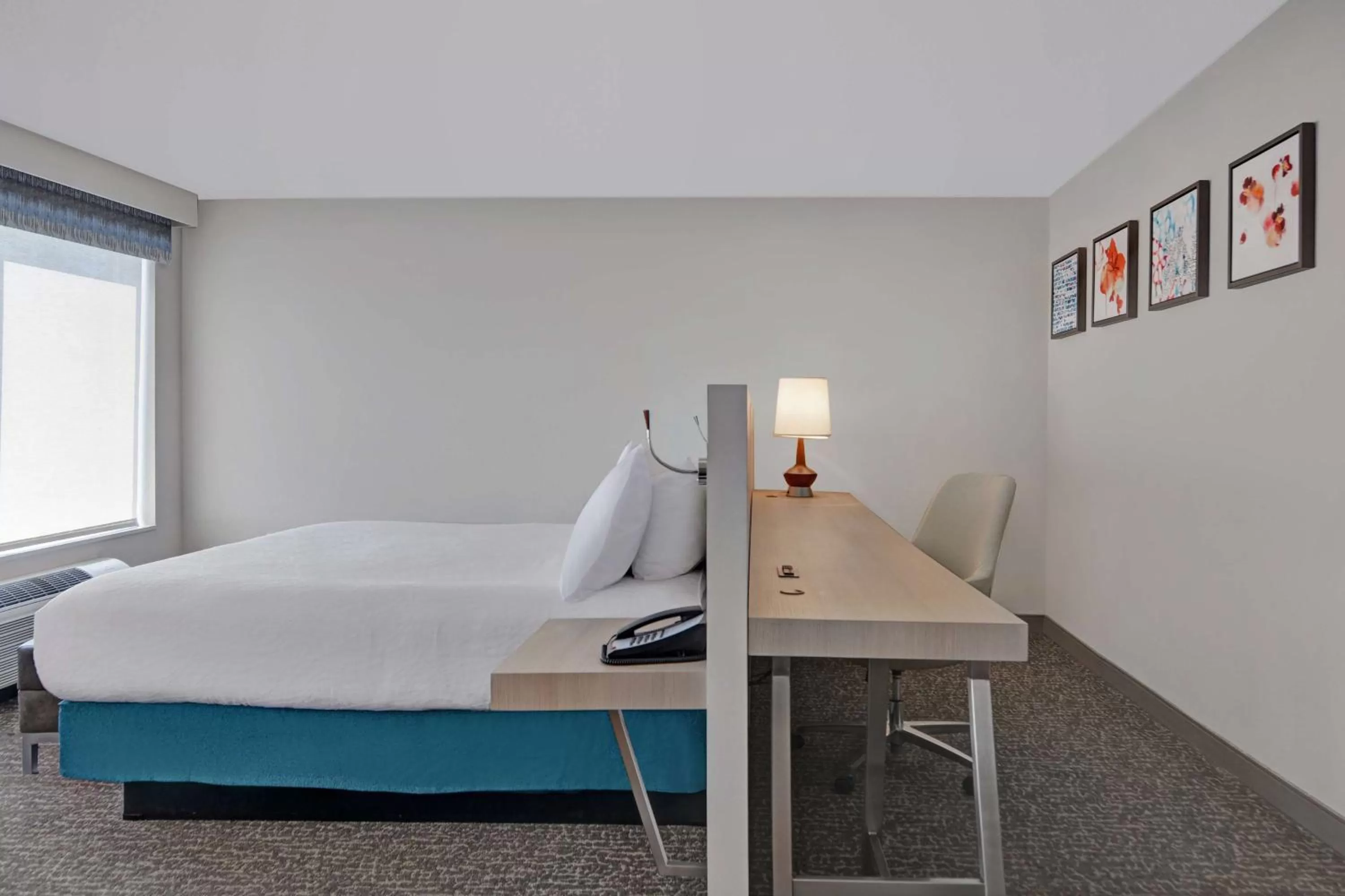 Bed in Hilton Garden Inn Jacksonville JTB/Deerwood Park