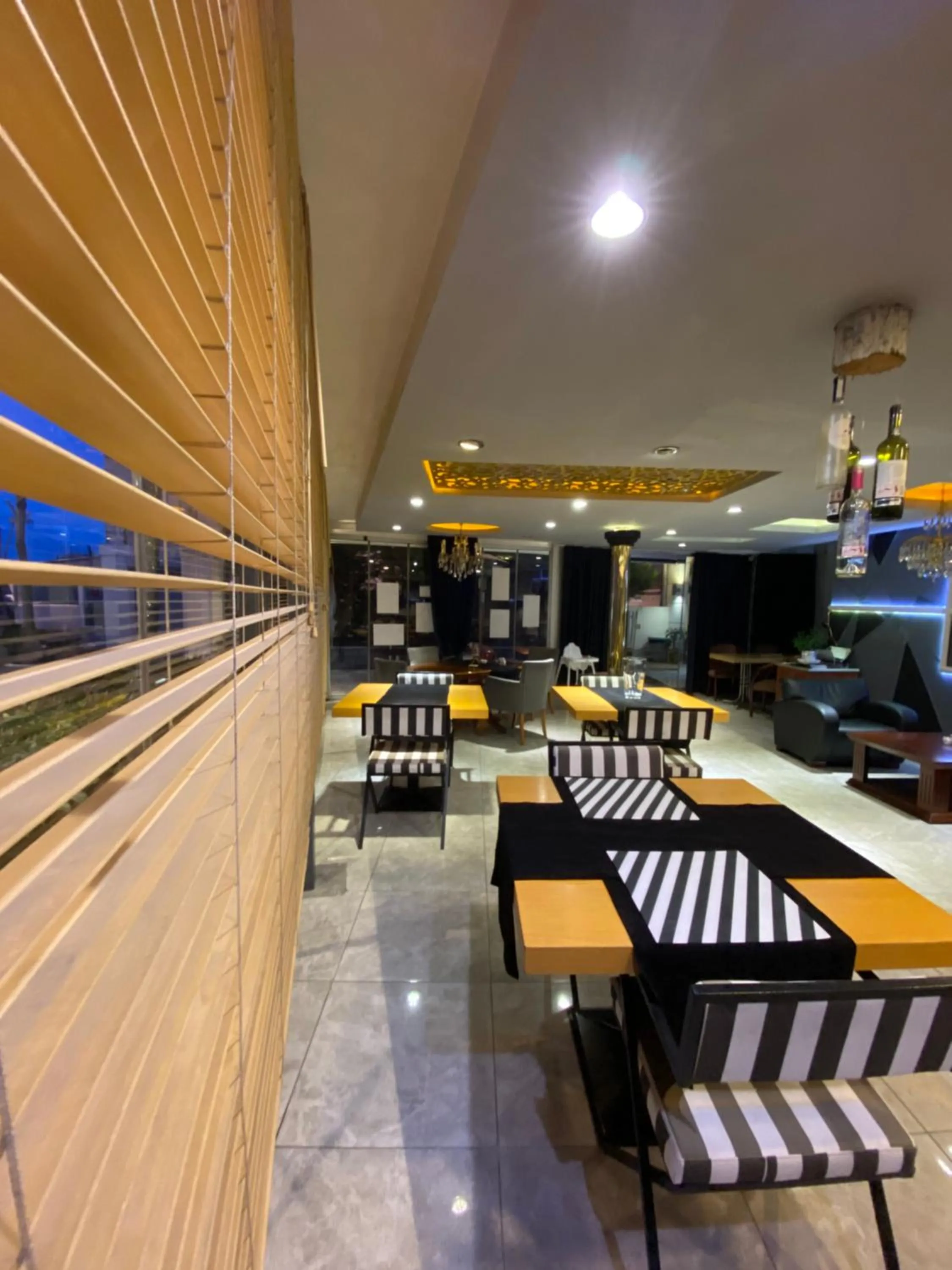 Restaurant/places to eat in Golden Gate Hotel Topkapı