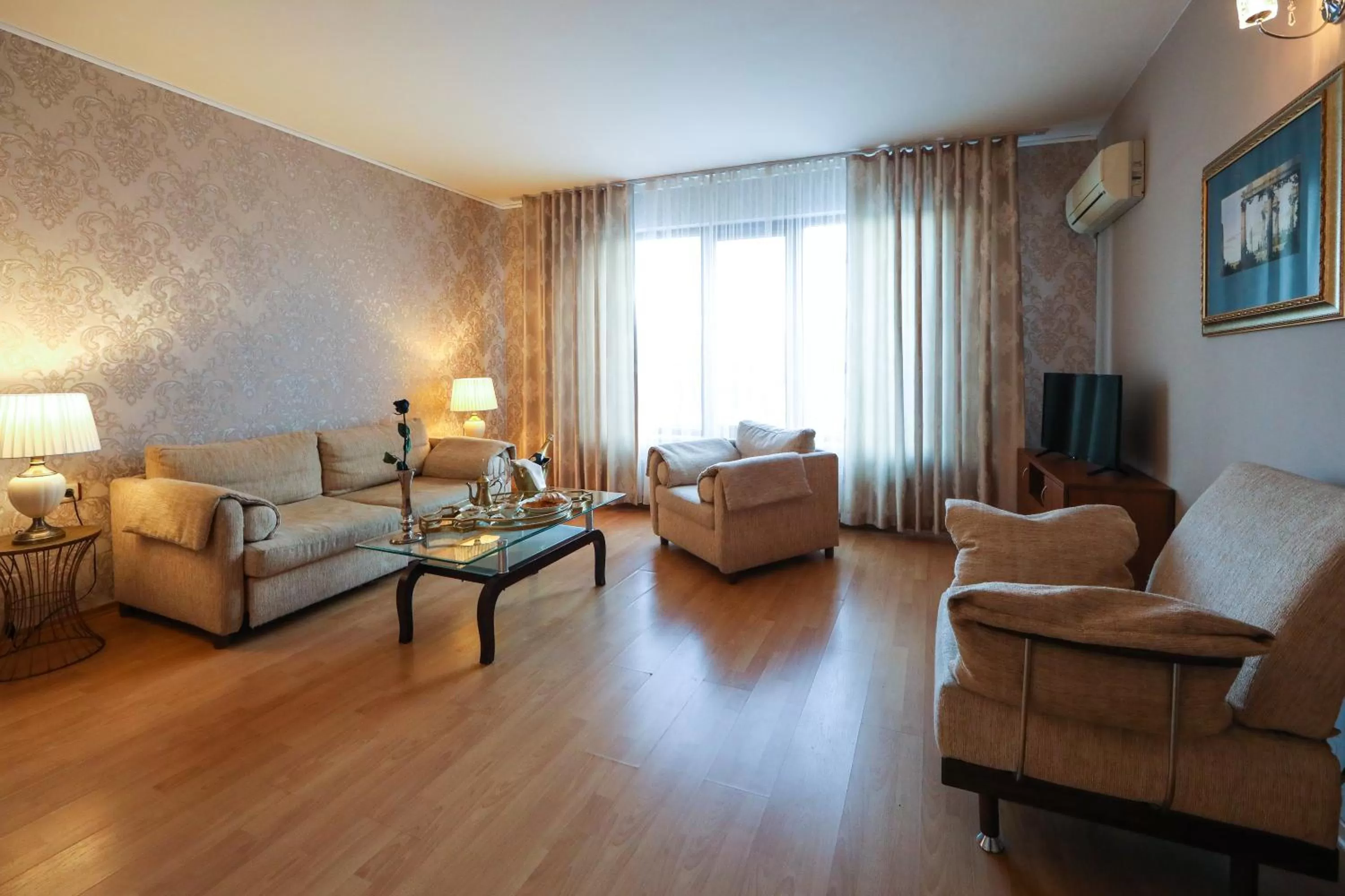 Seating Area in Complex Baroto