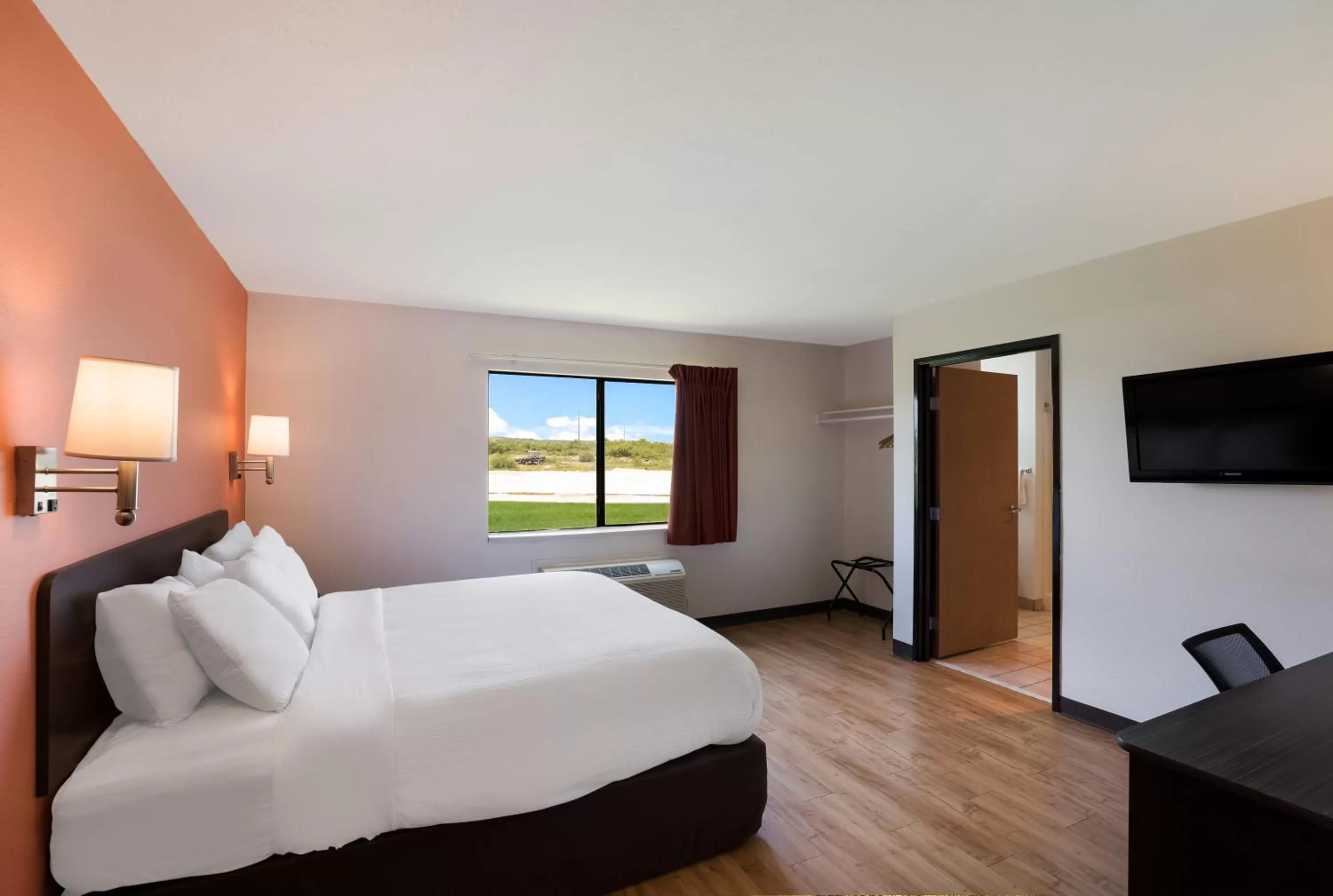 Bed in Quality Inn & Suites Junction