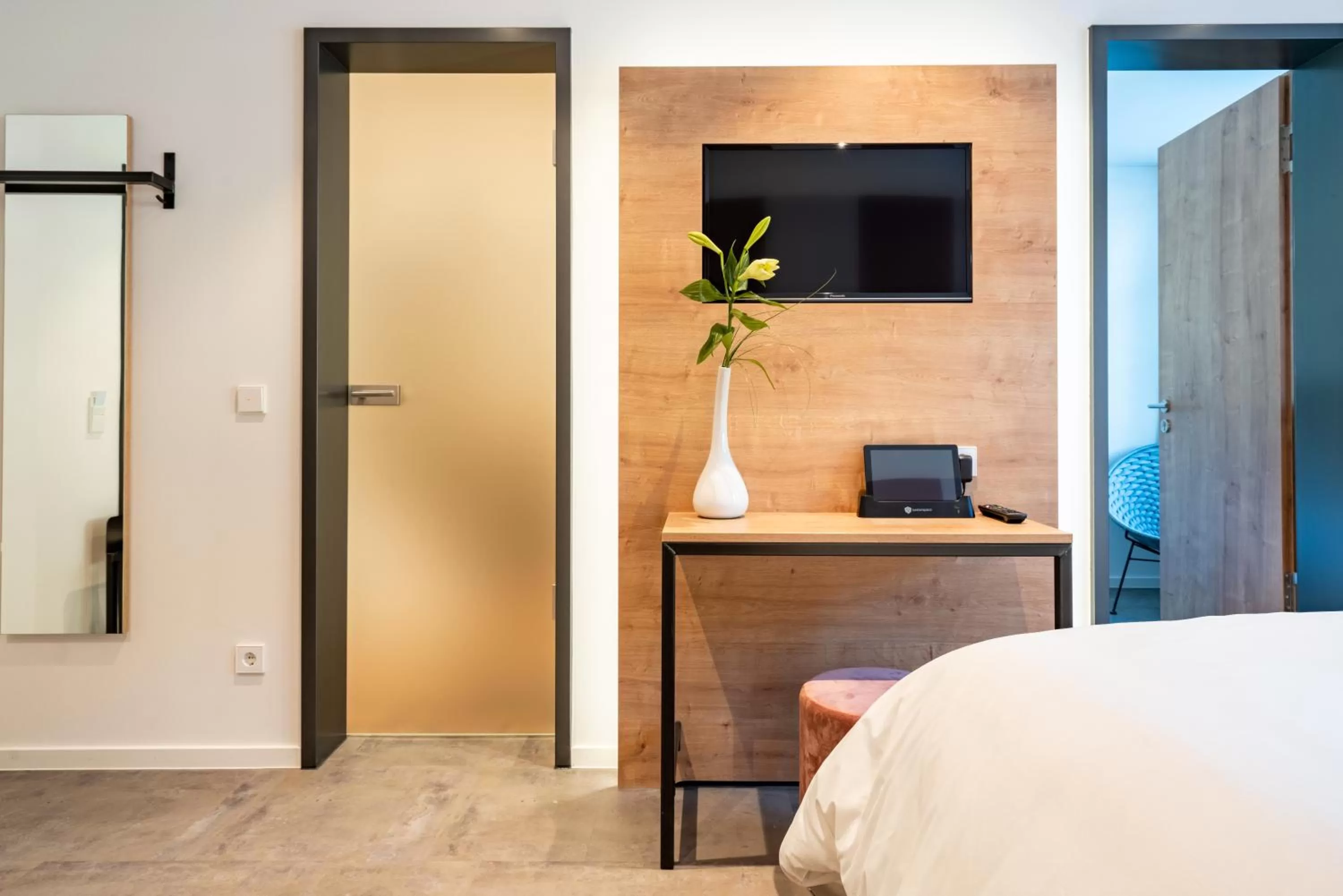 Living room, Bed in coucou hotel & kuckucks-stube (Titisee)