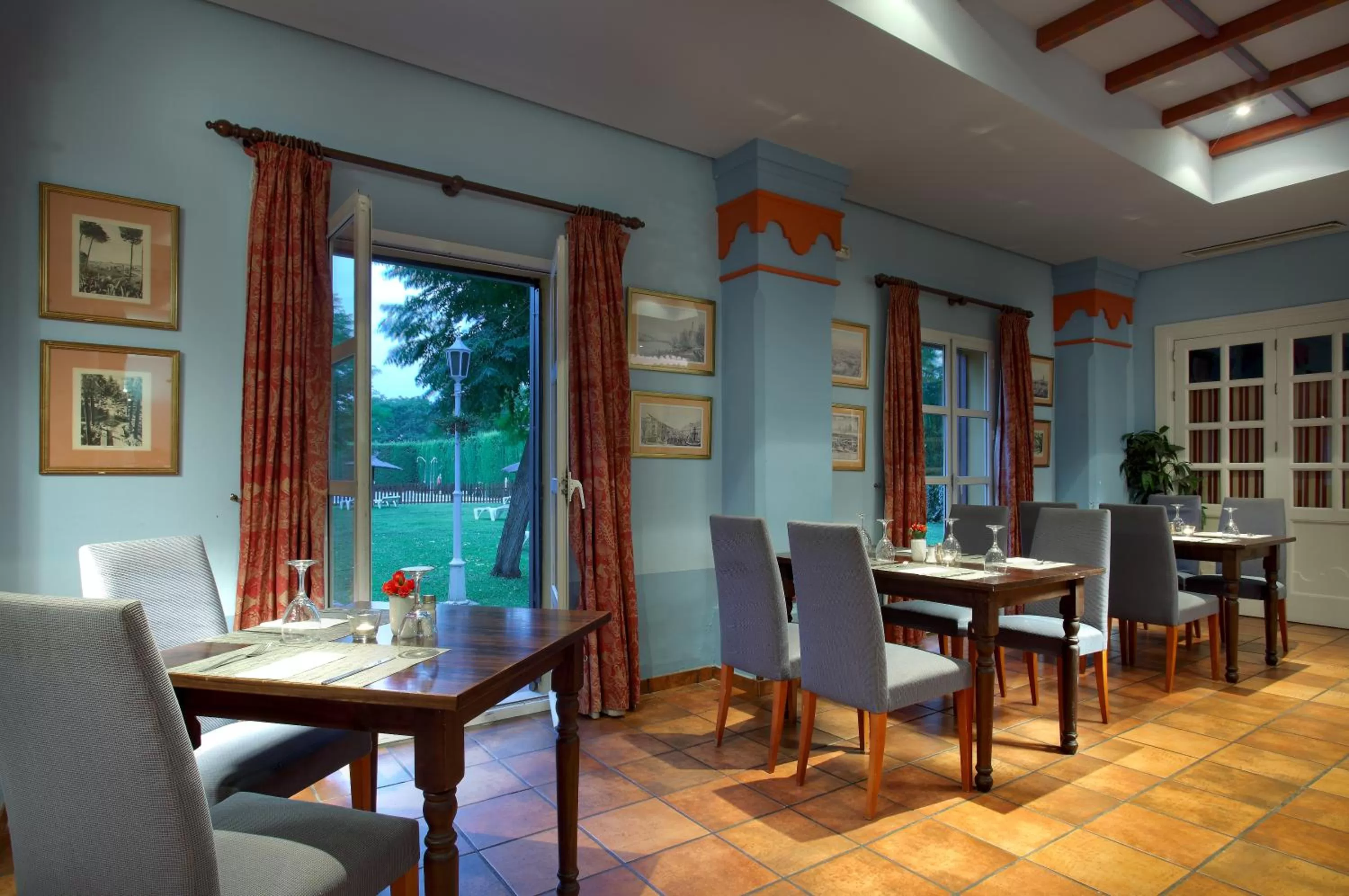 Restaurant/places to eat in Exe Gran Hotel Solucar