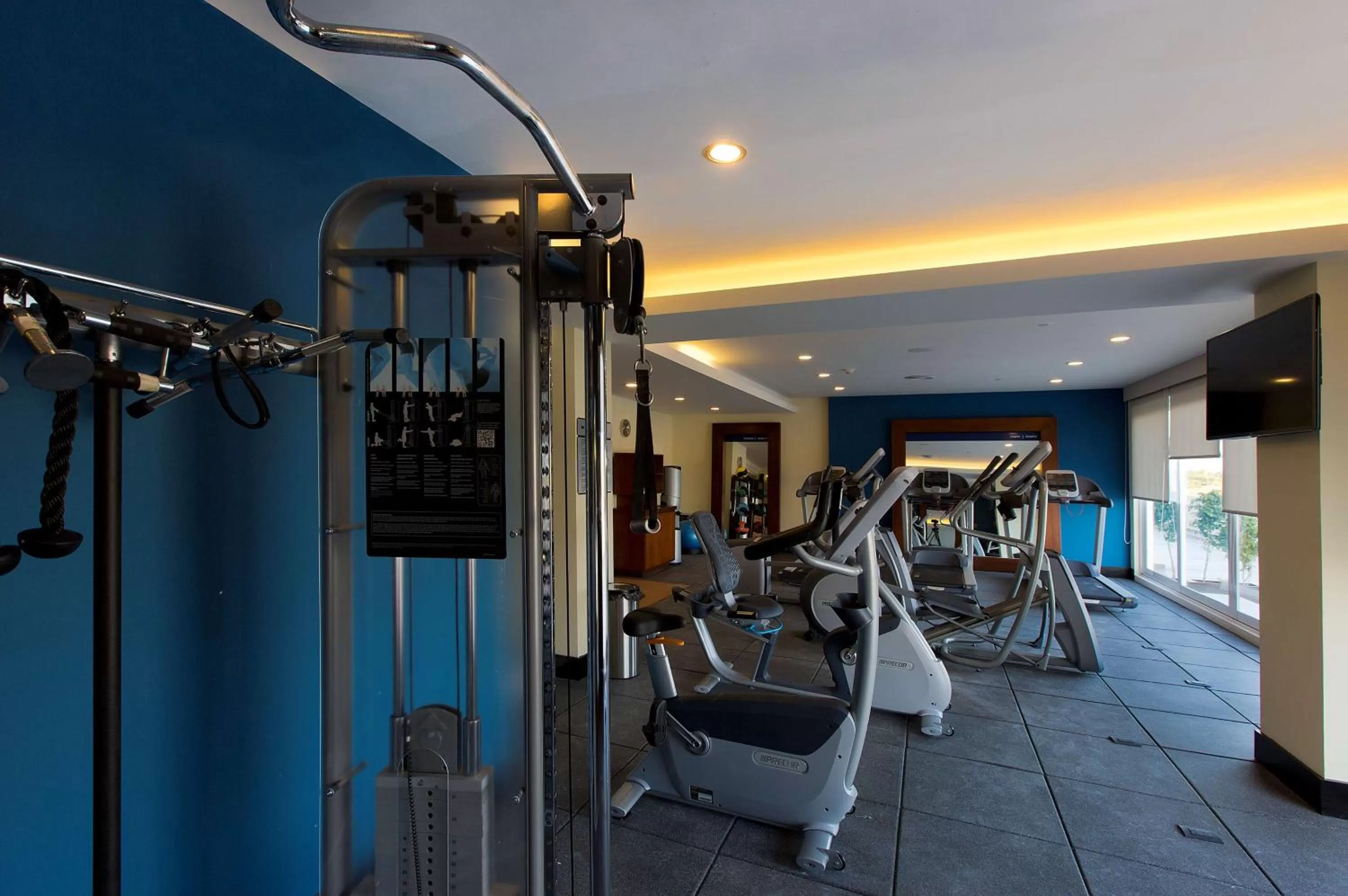 Fitness centre/facilities in Hampton Inn & Suites by Hilton Paraiso