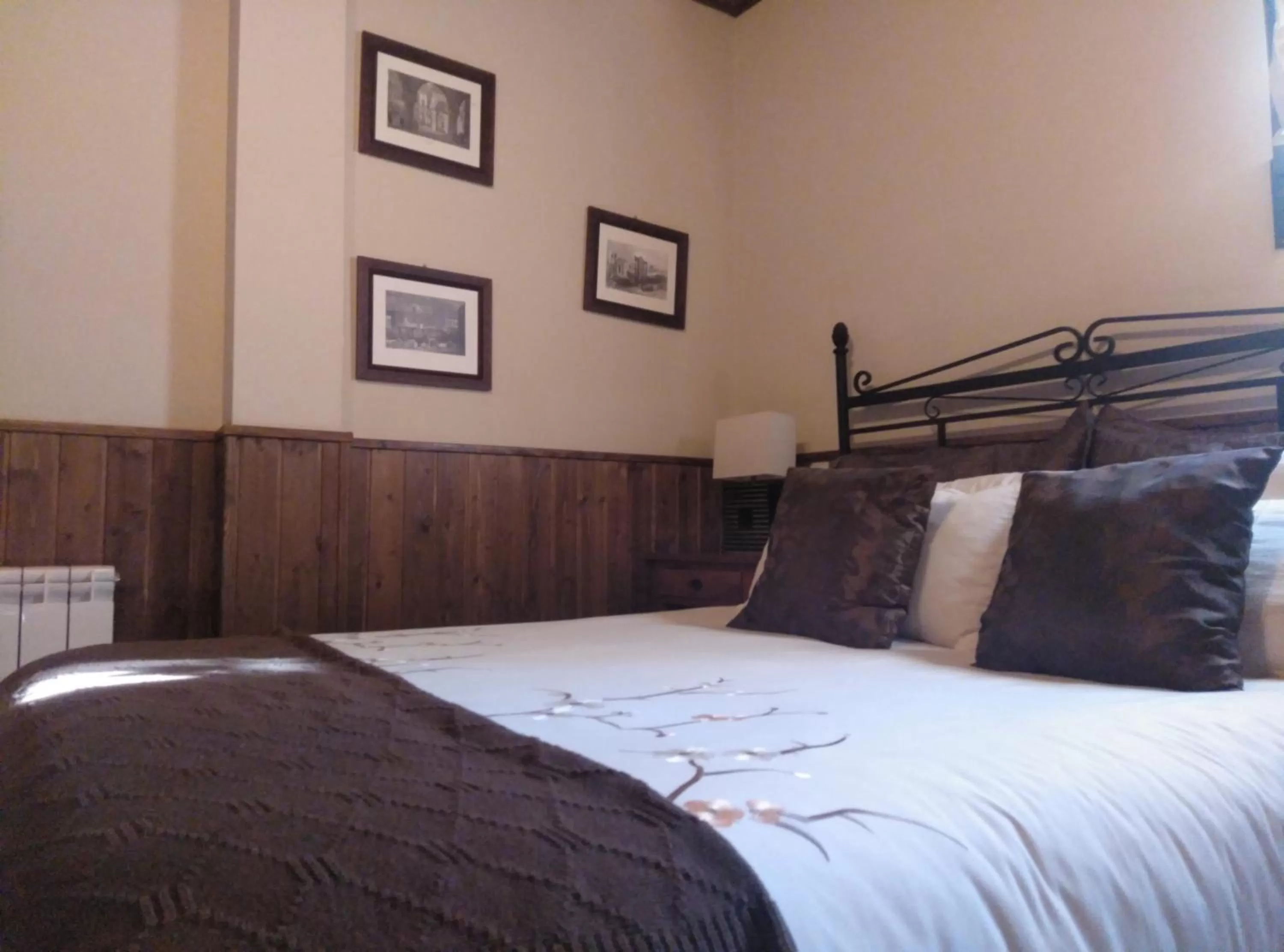 Photo of the whole room, Bed in Posada el Campanario