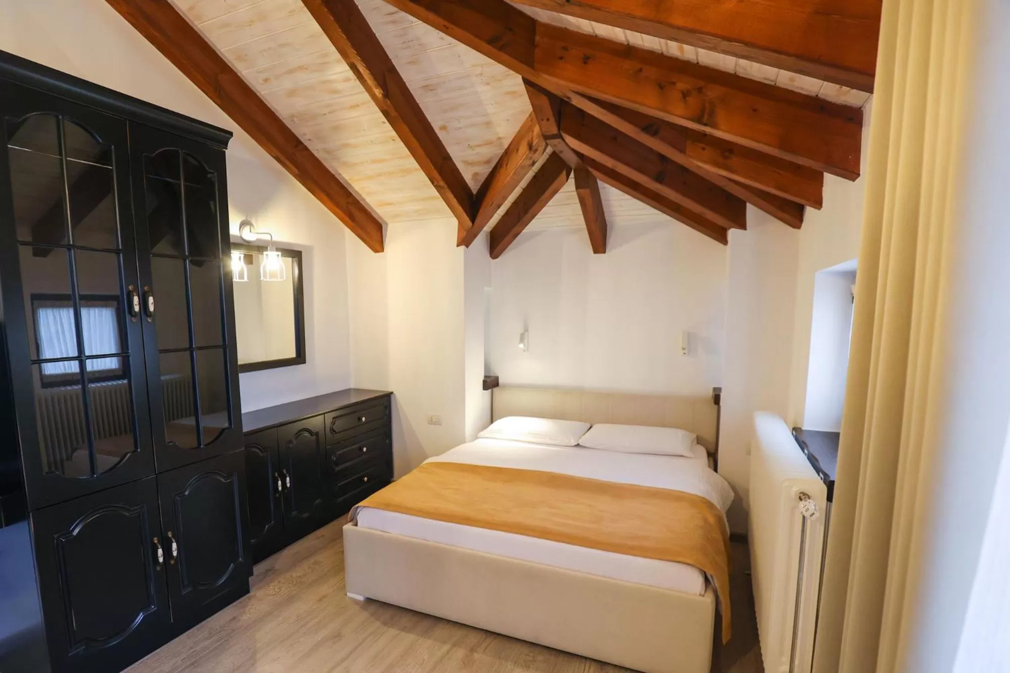 Photo of the whole room, Bed in Bujtina Oxhaku