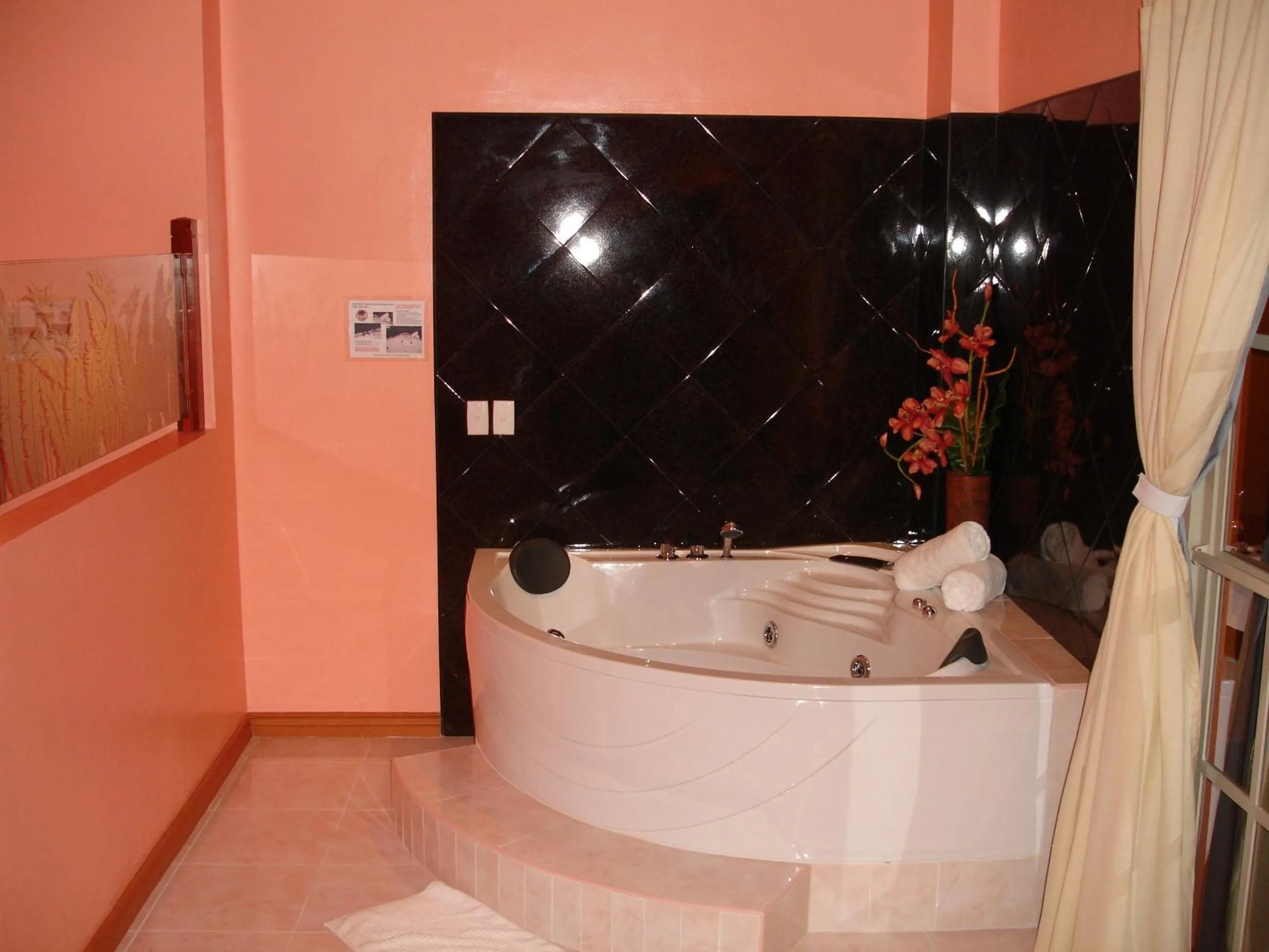 Hot Tub in Pacific Breeze Hotel and Resort