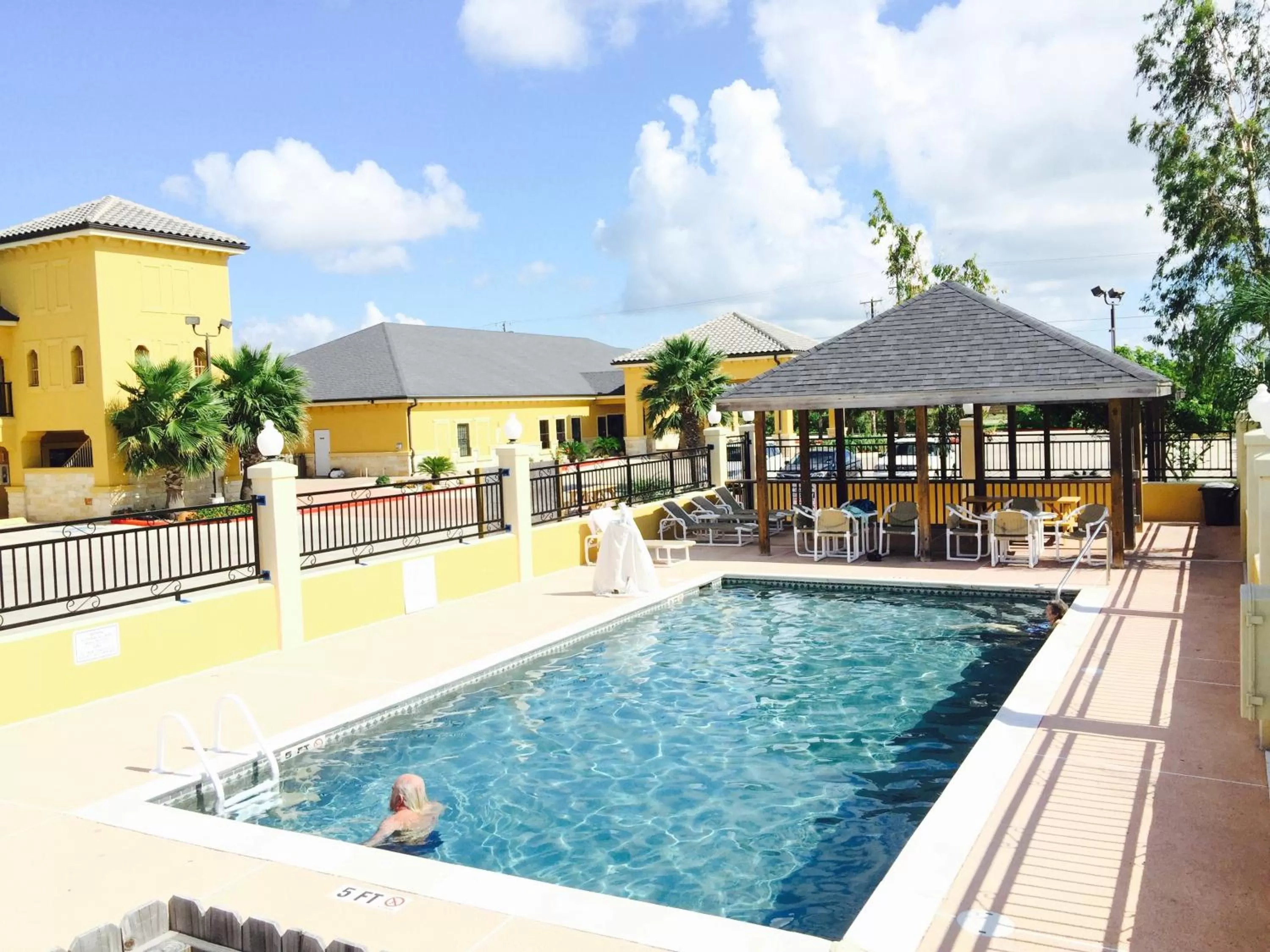 Swimming pool in Weslaco Inn - Weslaco/Mercedes