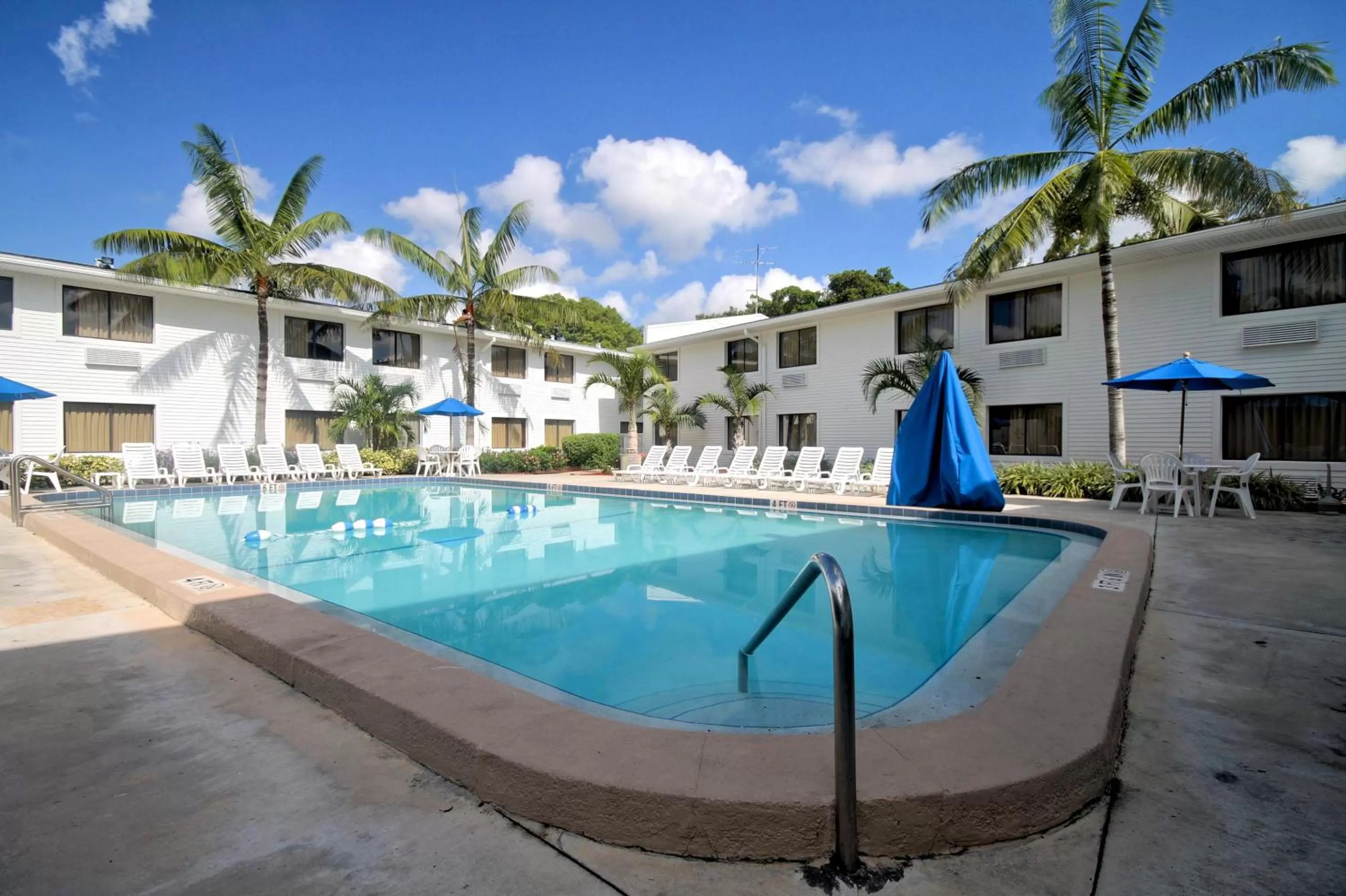 Swimming pool in Motel 6-Fort Lauderdale, FL