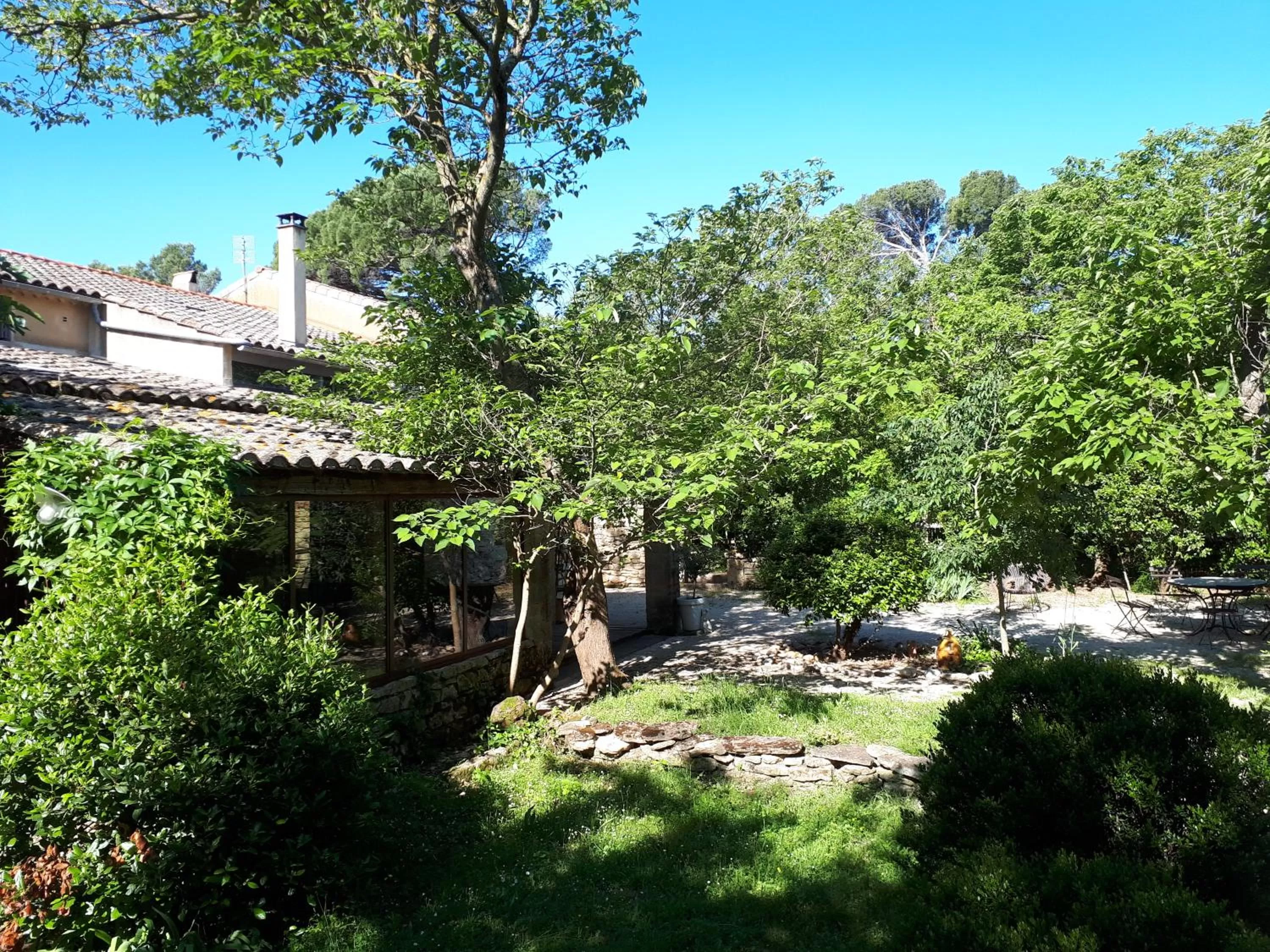 Facade/entrance, Property Building in Aux berges du pont du gard
