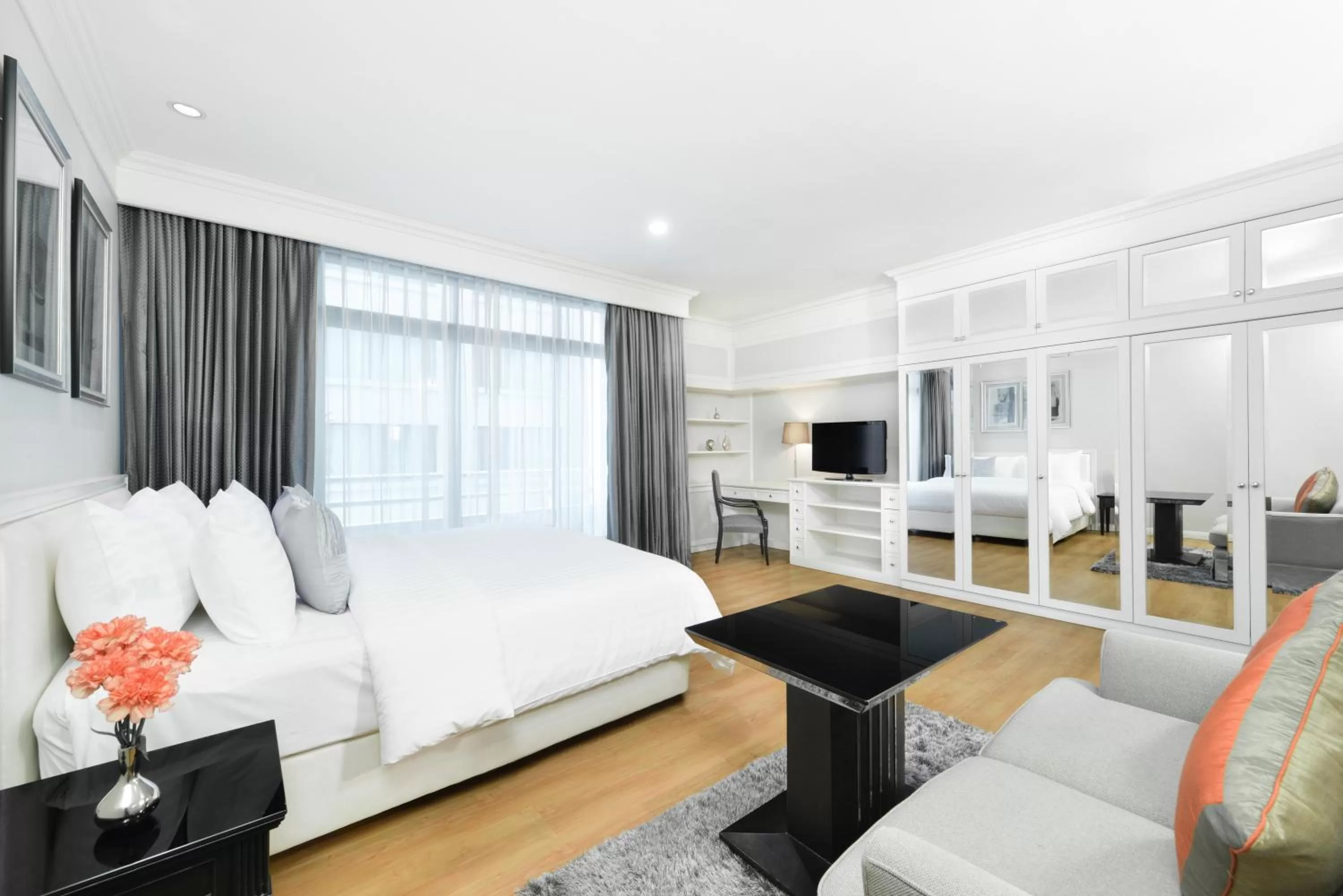 TV and multimedia, Bed in Centre Point Hotel Chidlom Bangkok