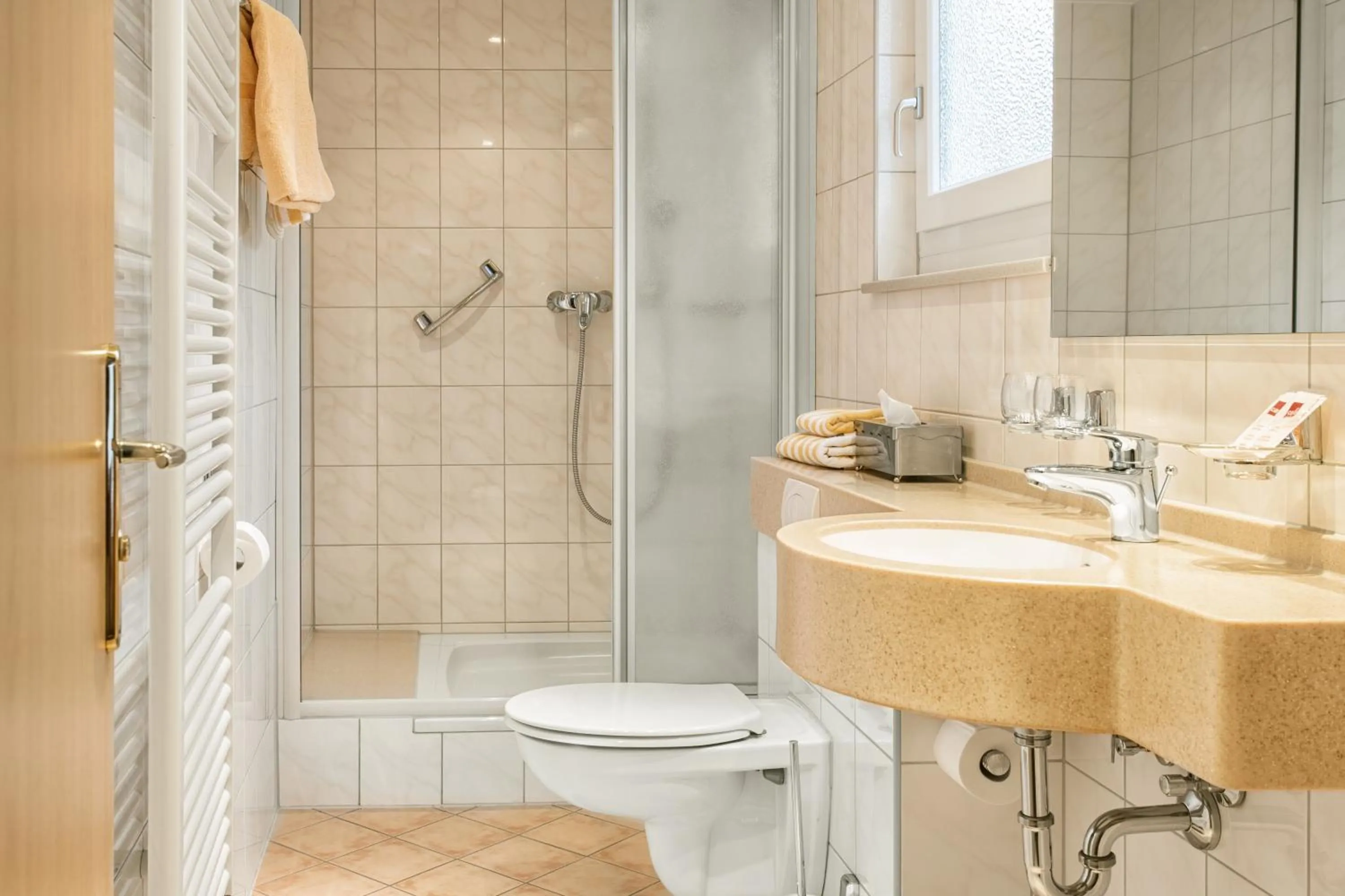 Bathroom in Stumbergers Hotel - free parking -