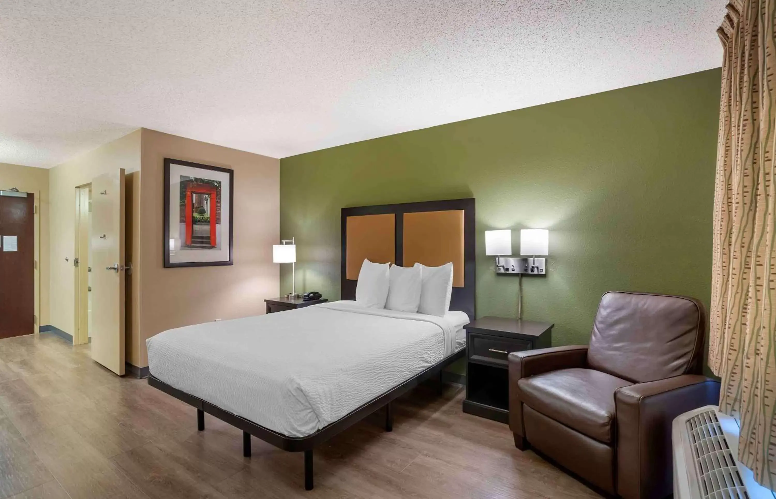 Queen studio with 1 Queen Bed - Disability Access/Non-Smoking in Extended Stay America Select Suites - Springfield - South Queen studio with 1 Queen Bed - Disability Access/Non-Smoking in Extended Stay America Select Suites - Springfield - South