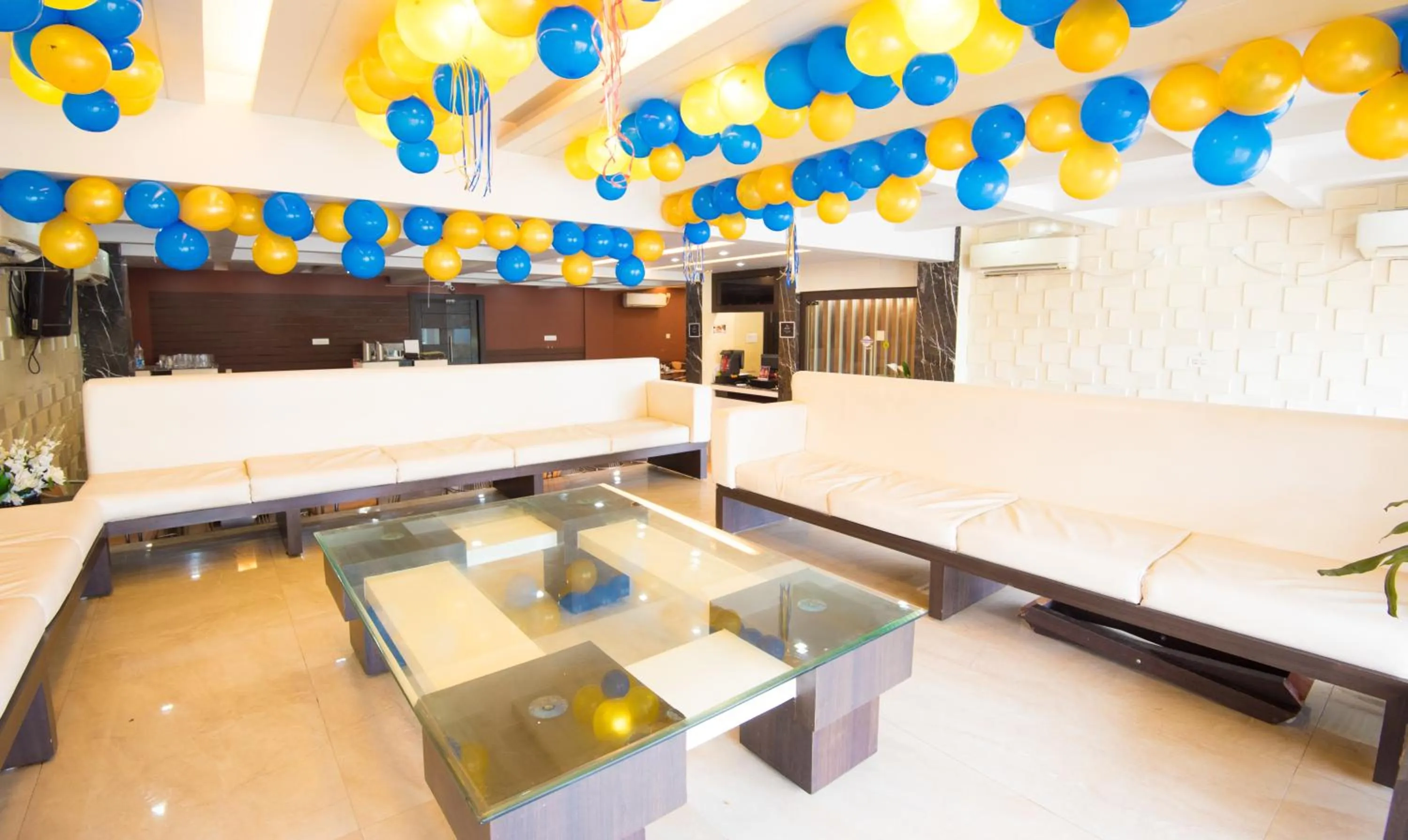 Seating area in Treebo King'S Court Chandrasekharpur