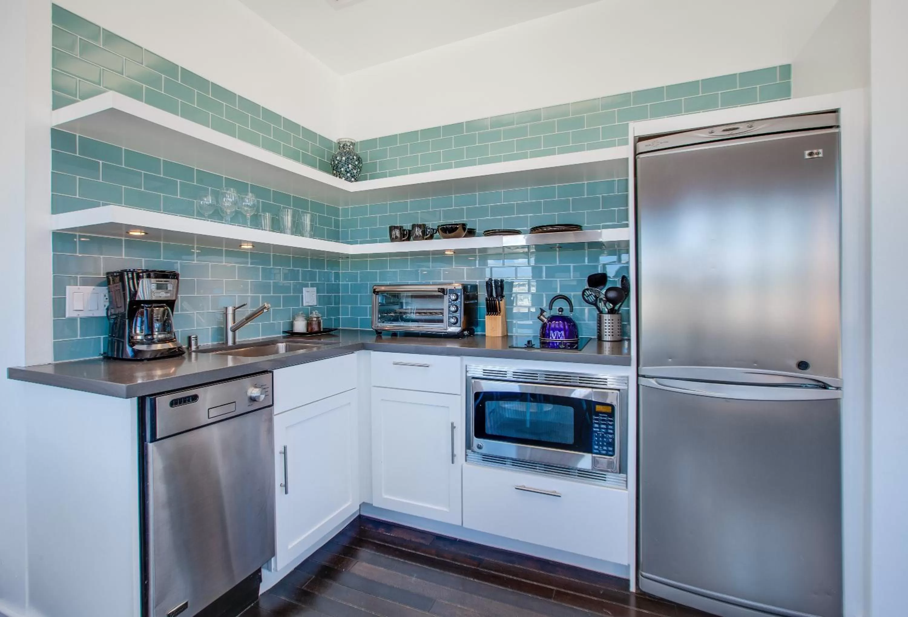 Coffee/tea facilities in Venice Breeze Suites