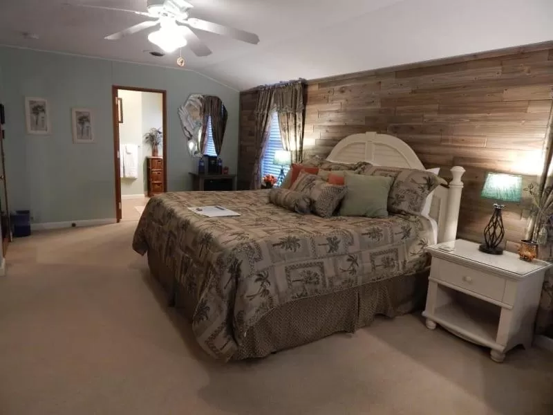 Bed in Brookside Mountain Mist Inn