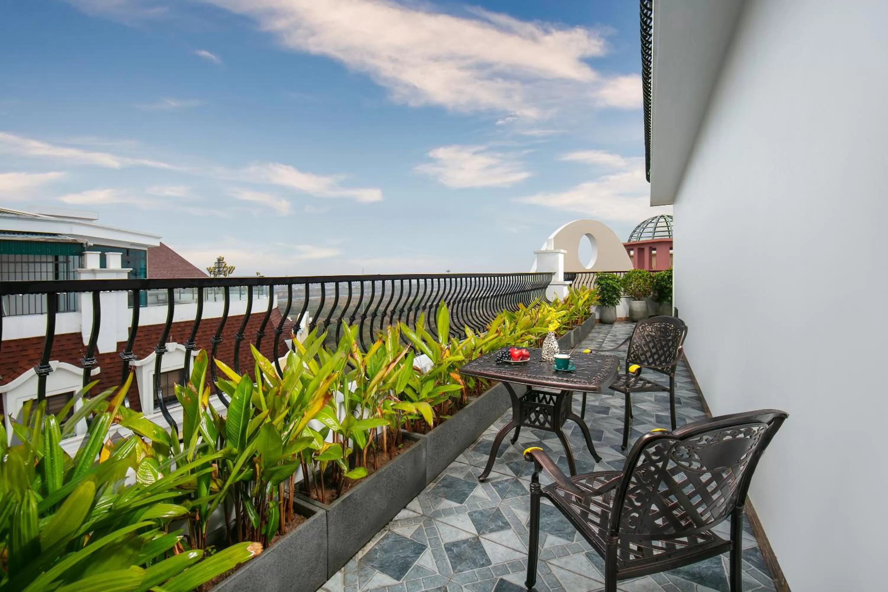 Balcony/Terrace in The Exquisite HaLong Hotel