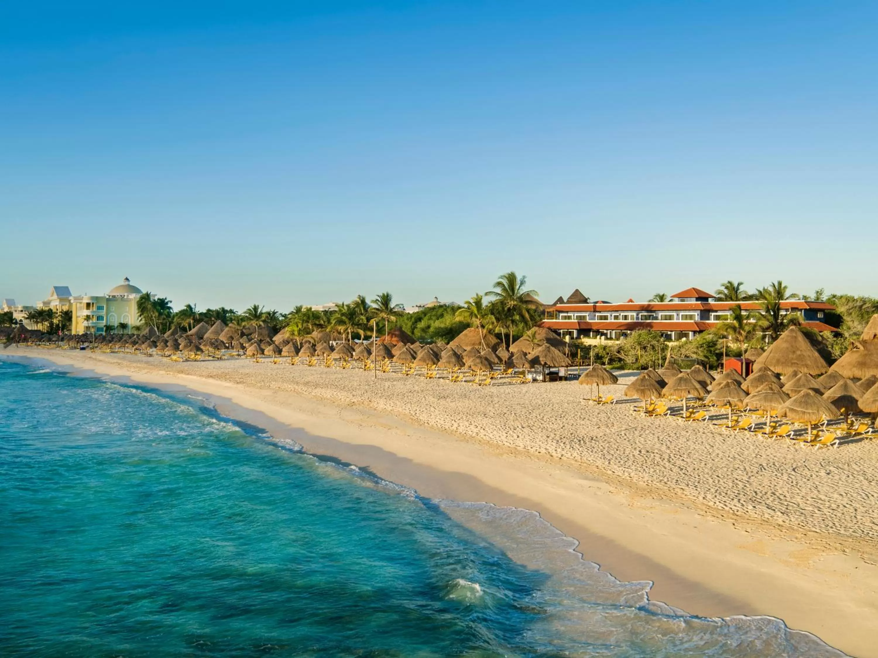 Beach in Iberostar Waves Paraíso Beach - All Inclusive