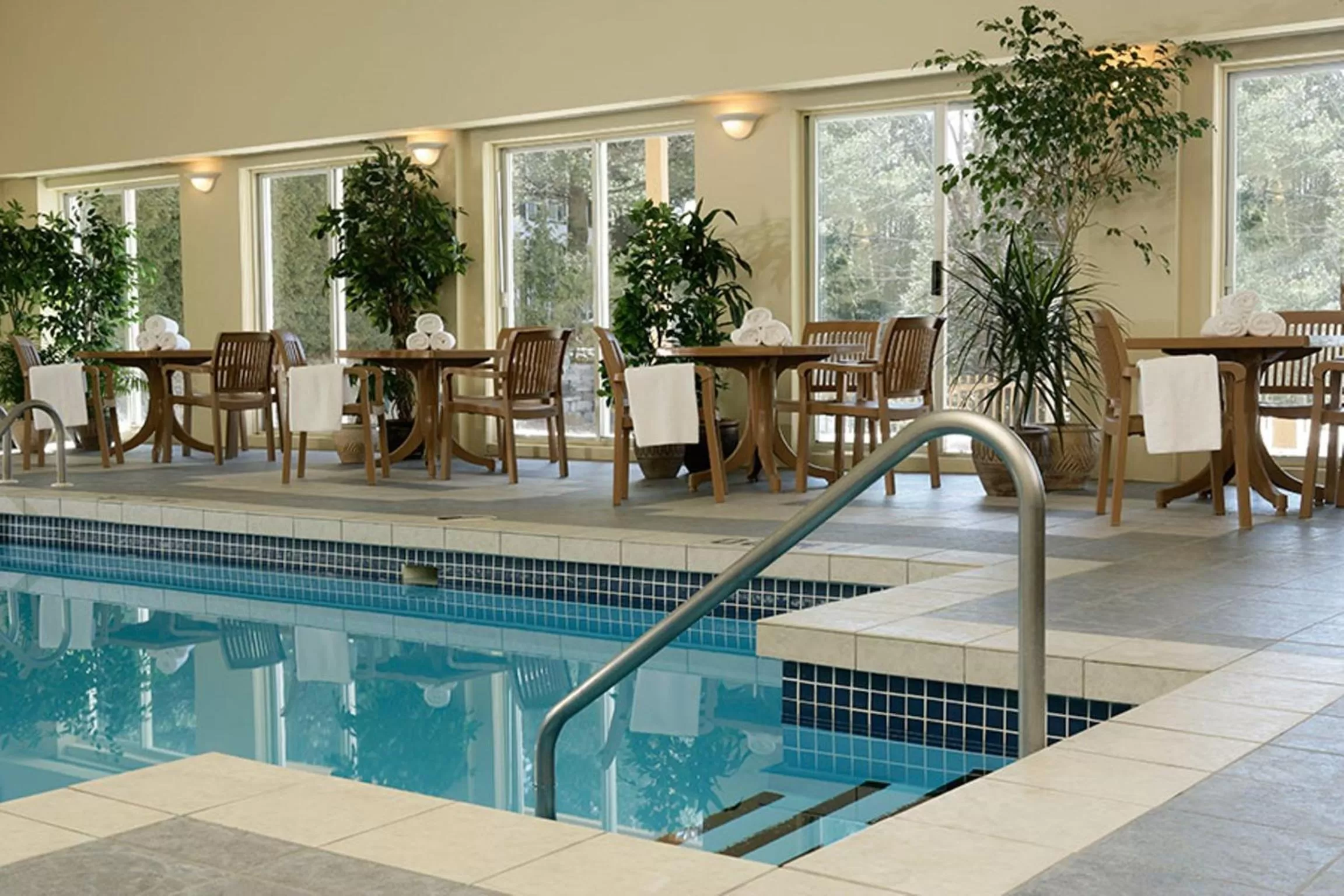 Swimming pool in Hôtel Chéribourg