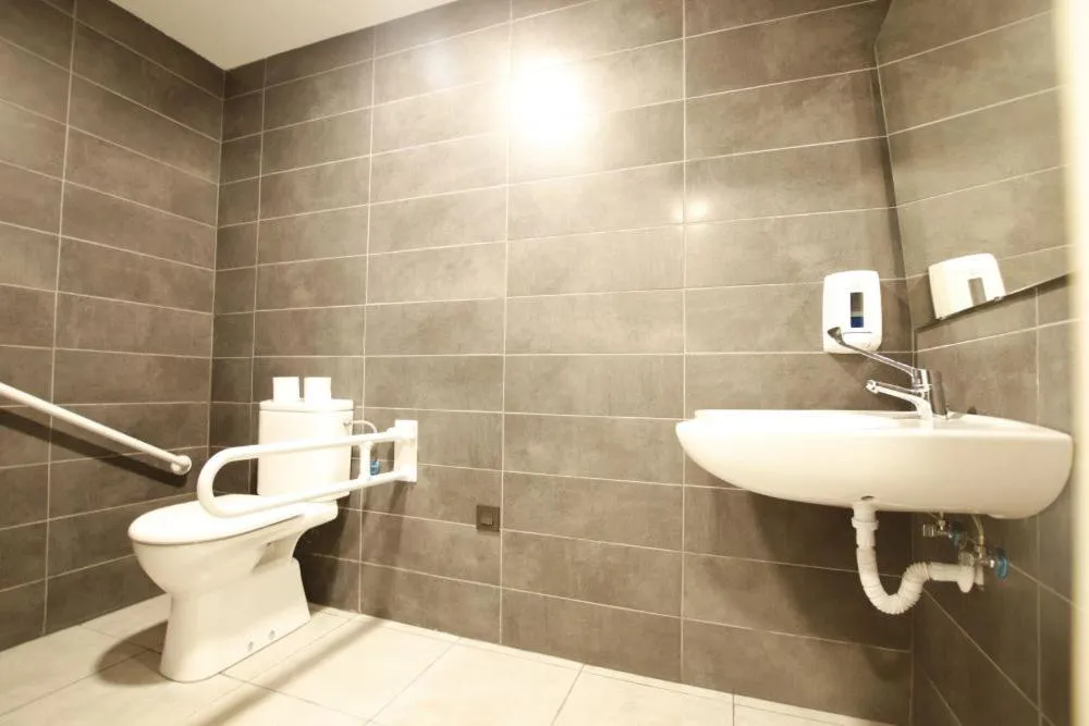 Bathroom in Bilbao Metropolitan Hostel by Bossh! Hotels
