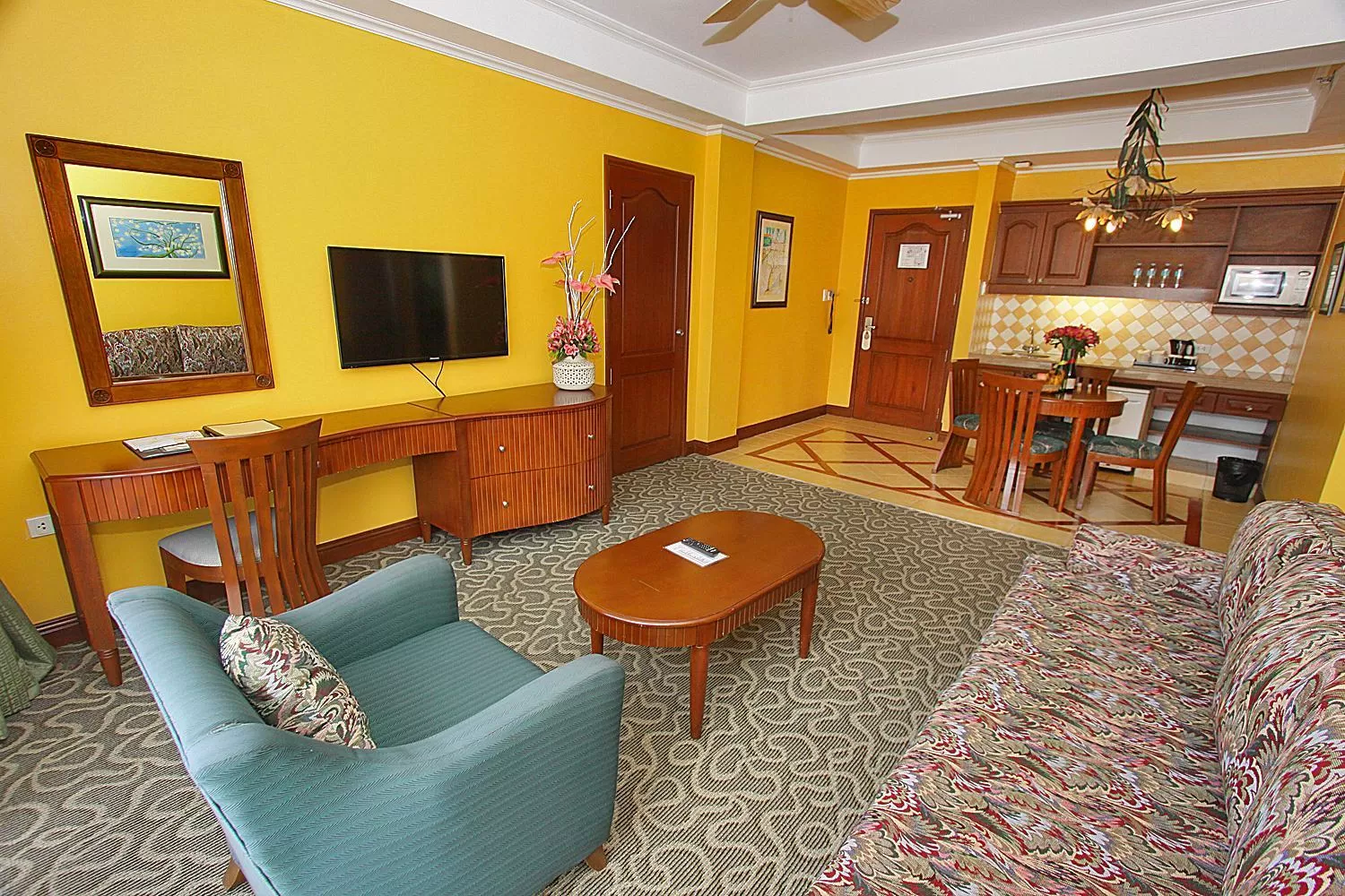 Living room in Hotel Elizabeth - Baguio