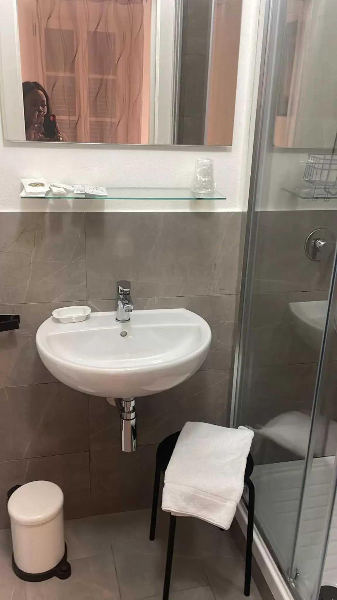 Double Room with Private Bathroom in Casa Carducci 33 Double Room with Private Bathroom in Casa Carducci 33