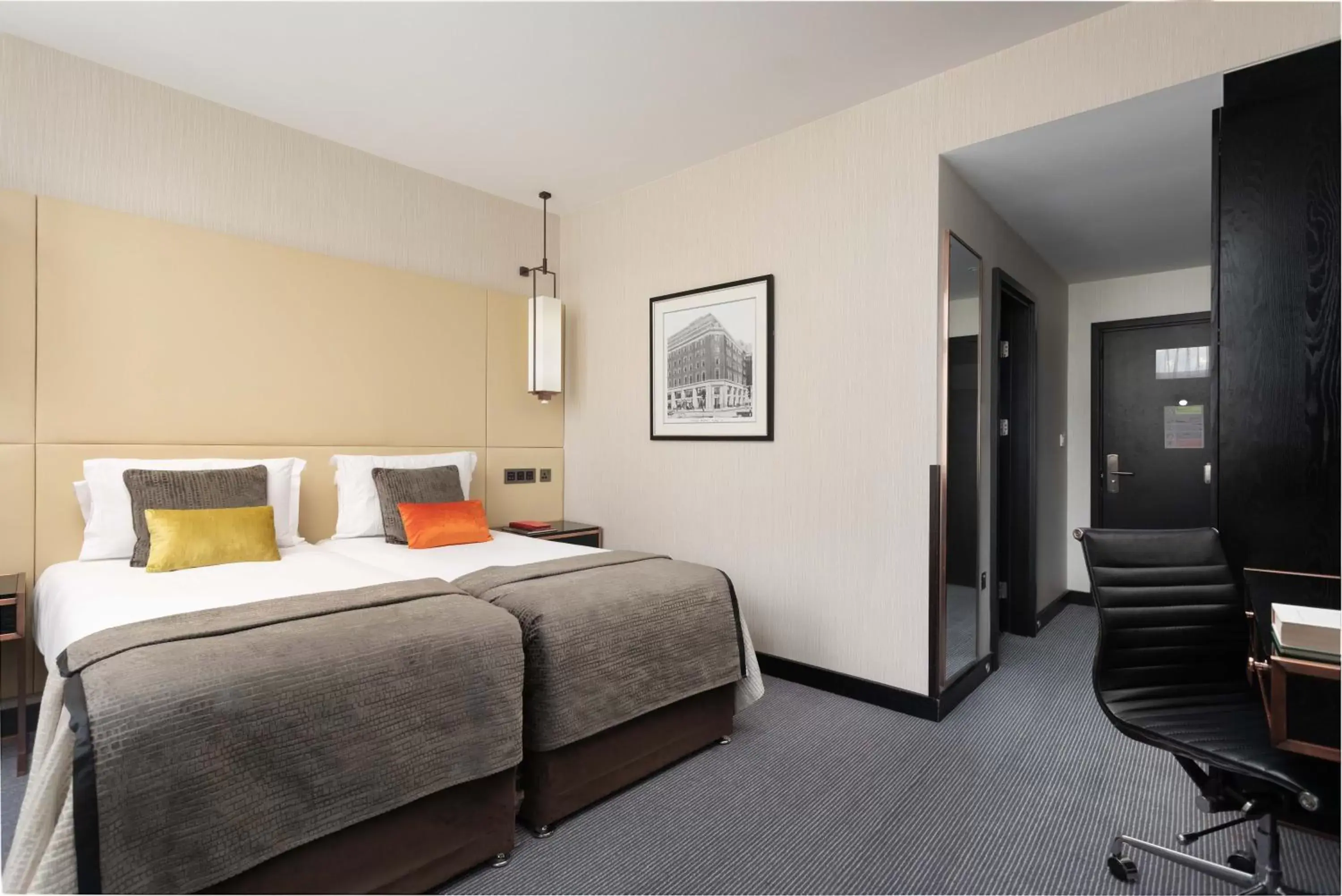 Deluxe Twin Room in Montcalm Royal London House-City of London Deluxe Twin Room in Montcalm Royal London House-City of London