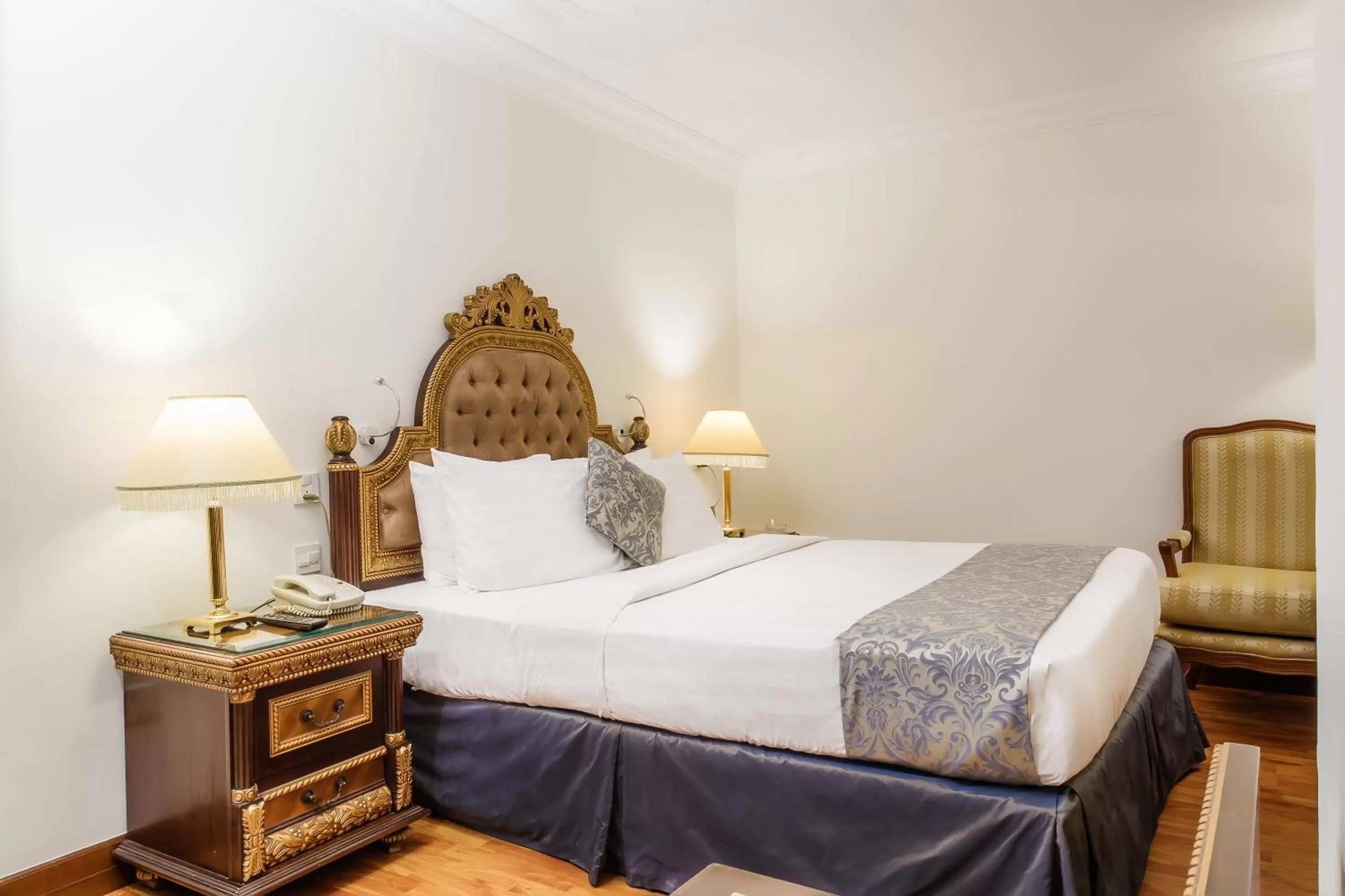 Bedroom, Bed in Grand Excelsior Hotel Bur Dubai