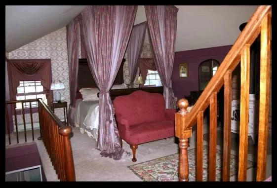Photo of the whole room, Bed in House of 1833 Bed and Breakfast