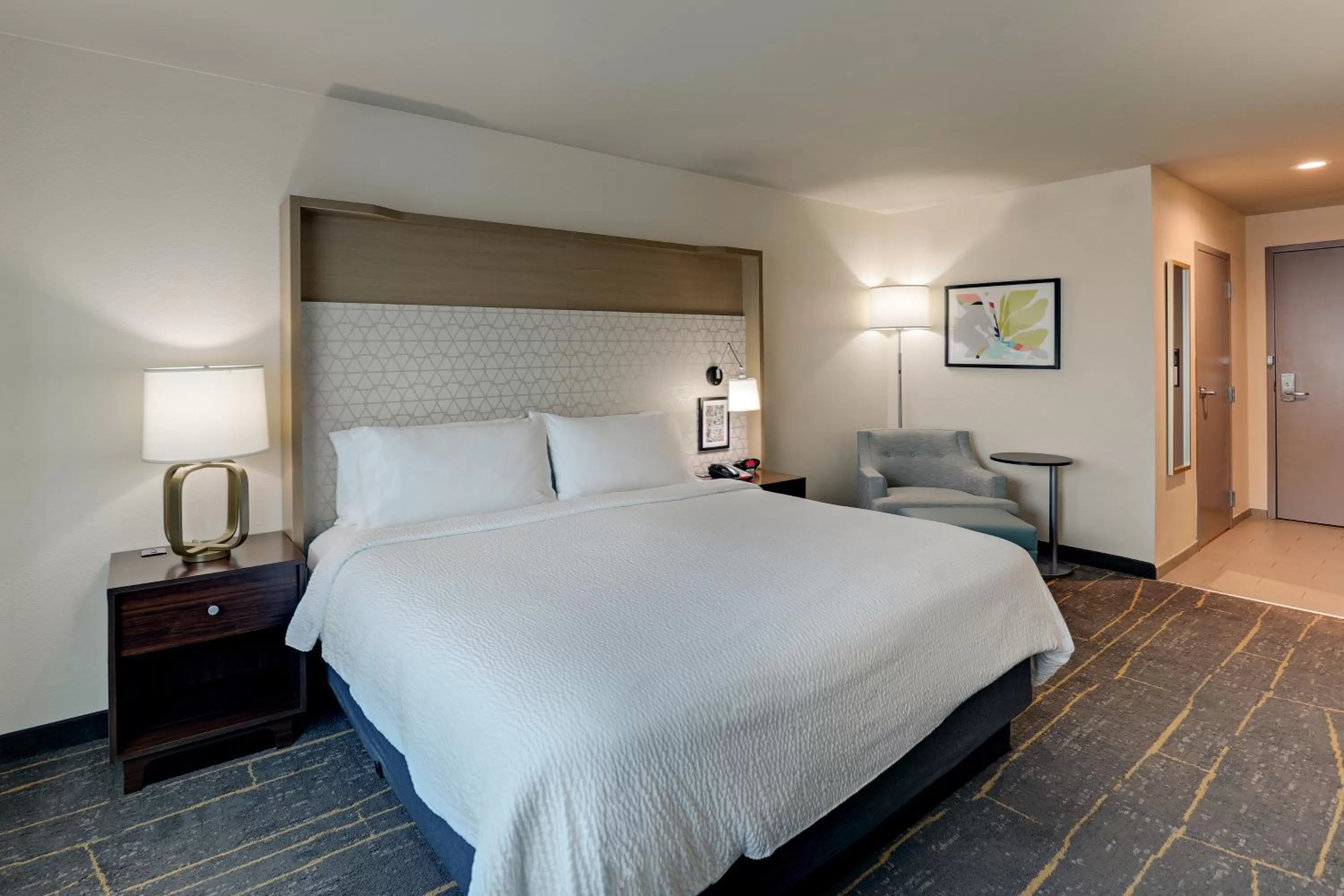 Bed in Holiday Inn Mobile Airport by IHG