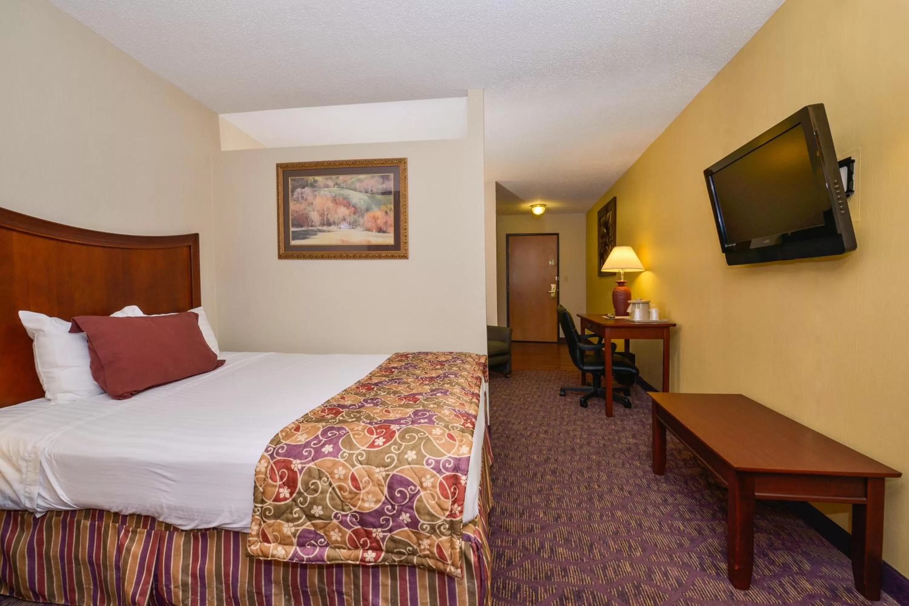 Bedroom, Bed in Lamplighter Inn-South